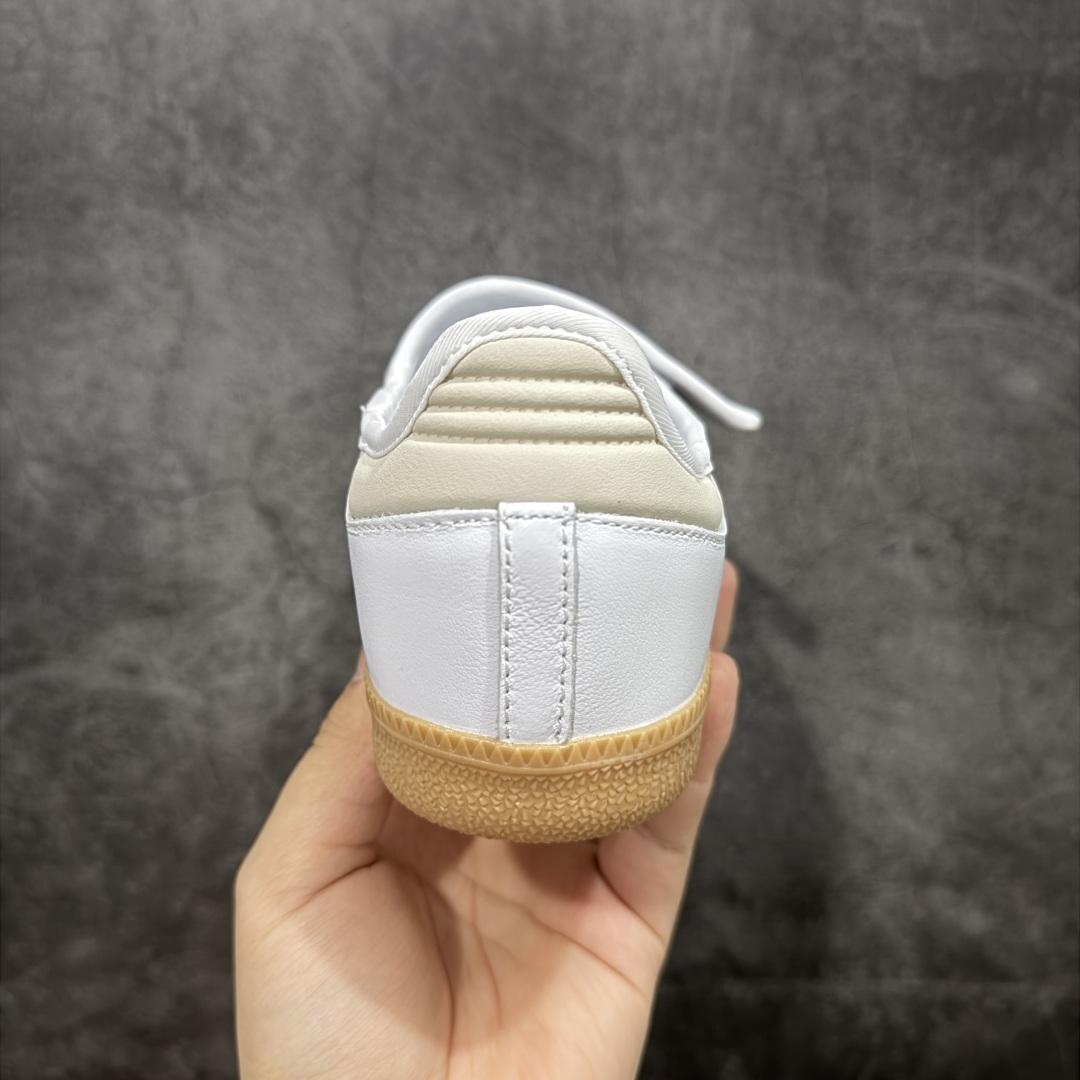 图片[4]-【RS纯原头层】Adidas Samba Janes 玛丽珍板鞋懒人一脚蹬 Adidas Samba Janes采用皮革材质，Adidas Samba Janes的设计融合了经典与现代元素。它采用了玛丽珍鞋的特色设计，如鞋面上的扣带和环扣装饰，同时保留了Samba鞋的经典三道杠设计和橡胶大底。这款鞋的鞋型修长，中足偏窄，整体贴合感强，适合标准脚型和宽脚型的人群 货号：JR1402 尺码：36-41-选品中心