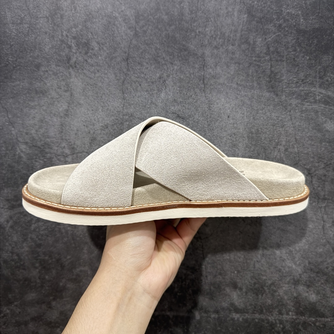 图片[2]-【佛山超a版】Brunello Cucinelli，BC 2025ss新款拖鞋出货🌈古铜 卡其色Logo双排扣凉拖，复古简约又不失时尚感，搭在任何穿搭上，都能轻松提升整体造型的精致度，每一步都走出随性自在 ，原版抽屉式包装，精致而大气i！ 面料：反毛皮 大底：超轻橡胶发泡 尺码：男款39-45-选品中心