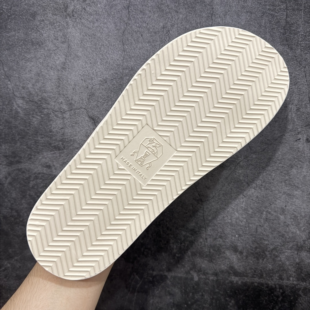 图片[9]-【佛山超a版】Brunello Cucinelli，BC 2025ss新款拖鞋出货🌈古铜 卡其色Logo双排扣凉拖，复古简约又不失时尚感，搭在任何穿搭上，都能轻松提升整体造型的精致度，每一步都走出随性自在 ，原版抽屉式包装，精致而大气i！ 面料：反毛皮 大底：超轻橡胶发泡 尺码：男款39-45-选品中心