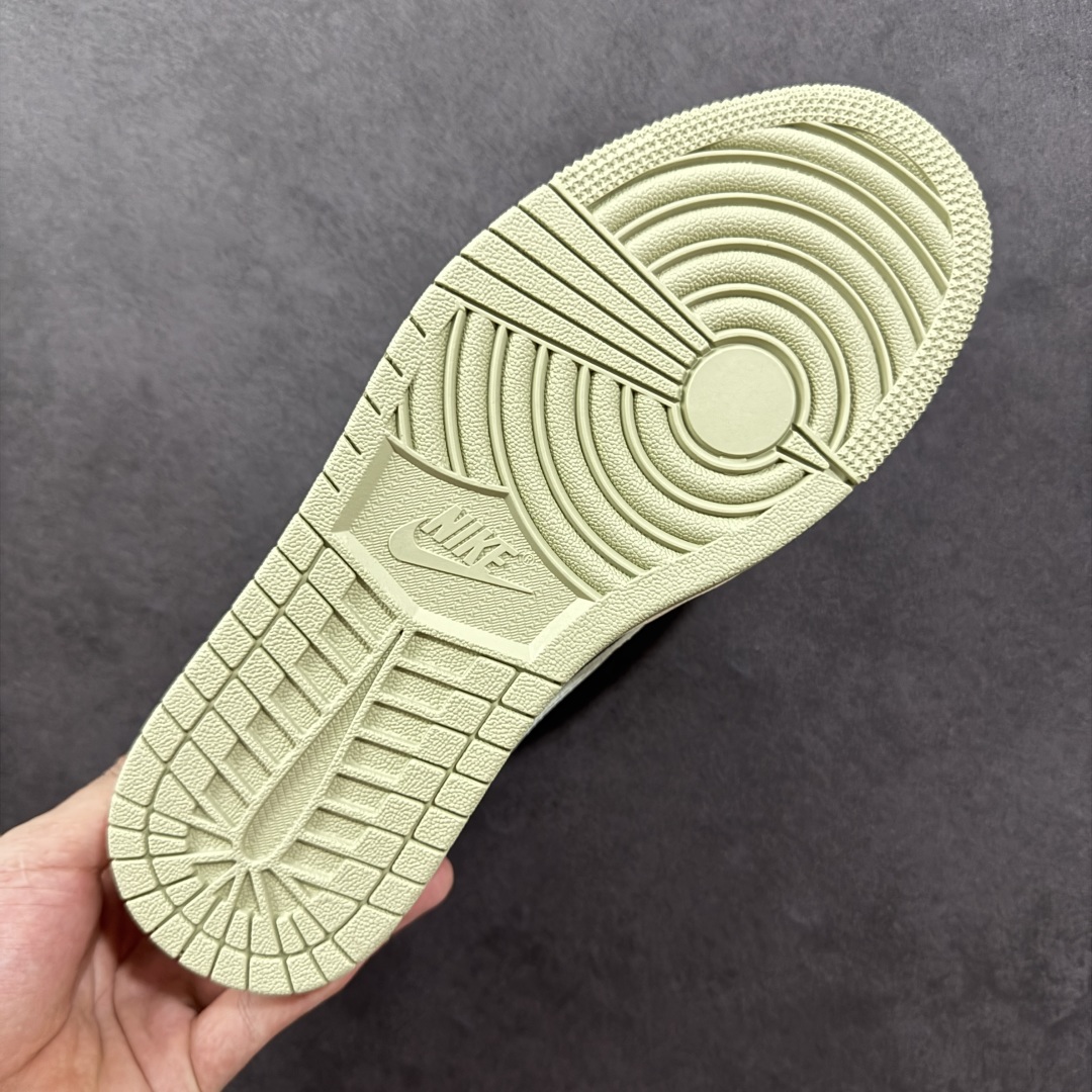 图片[9]-【定制版】Travis Scott x Nike Air Jordan 1 Low x GUCCI Air Jordan 1 Low 反转棕紫小勾倒钩 纯原版本 全鞋采用原装头层皮，用料扎实 精雕细琢 鞋型极致还原 飞翼3D打印改良 深度立体 四线中底拉帮皮料选材 钢印 背胶一应俱全 全新批次 原装原模大底全鞋原厂定制皮料，手感细腻正确折边工艺 完美细节诠释 货号：XD0798 305 尺码：36 36.5 37.5 38 38.5 39 40 40.5 41 42 42.5 43 44 44.5 45-选品中心