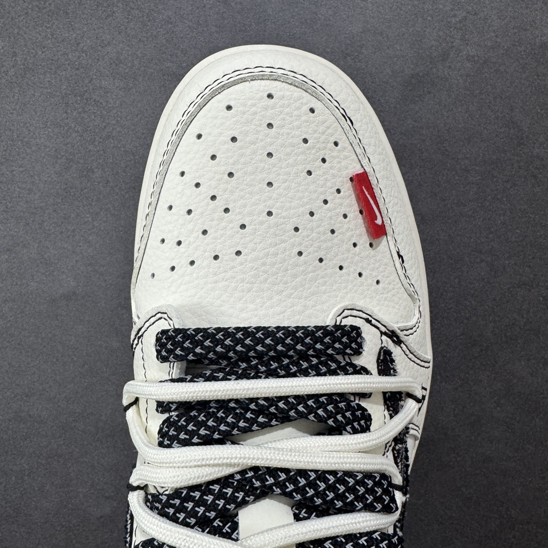 图片[8]-【定制版】Travis Scott x Fragment Design x Air Jordan 1 Low OG SP AJ1 乔1 LV联名 红尾抽绳 低帮文化休闲板鞋  #多方联名合作融合了Travis Scott 独特的音乐风格，藤原浩个性的设计风格以及Jordan品牌的经典元素 使其成为一双具有独特身份和价值的鞋子 清新而立体的外观加上联名标识更突出了其独特身份 这种配色方案显示出活力和时尚感 在视觉上引人注目 鞋身的质感和细腻的细节处理使其显得高端而格调十足 这款“倒钩”联名是设计与创意完美结合 融合多方的个性风格是一款备受瞩目的潮流鞋款 货号：DM6868-108  尺码：36 36.5 37.5 38 38.5 39 40 40.5 41 42 42.5 43 44 44.5 45-选品中心