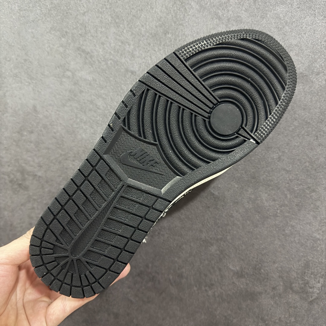 图片[9]-【定制版】Travis Scott x Fragment Design x Air Jordan 1 Low OG SP AJ1 乔1 LV联名 红尾抽绳 低帮文化休闲板鞋  #多方联名合作融合了Travis Scott 独特的音乐风格，藤原浩个性的设计风格以及Jordan品牌的经典元素 使其成为一双具有独特身份和价值的鞋子 清新而立体的外观加上联名标识更突出了其独特身份 这种配色方案显示出活力和时尚感 在视觉上引人注目 鞋身的质感和细腻的细节处理使其显得高端而格调十足 这款“倒钩”联名是设计与创意完美结合 融合多方的个性风格是一款备受瞩目的潮流鞋款 货号：DM6868-108  尺码：36 36.5 37.5 38 38.5 39 40 40.5 41 42 42.5 43 44 44.5 45-选品中心