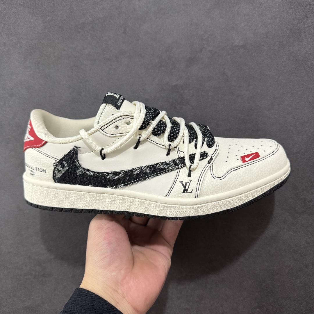【定制版】Travis Scott x Fragment Design x Air Jordan 1 Low OG SP AJ1 乔1 LV联名 红尾抽绳 低帮文化休闲板鞋  #多方联名合作融合了Travis Scott 独特的音乐风格,藤原浩个性的设计风格以及Jordan品牌的经典元素 使其成为一双具有独特身份和价值的鞋子 清新而立体的外观加上联名标识更突出了其独特身份 这种配色方案显示出活力和时尚感 在视觉上引人注目 鞋身的质感和细腻的细节处理使其显得高端而格调十足 这款“倒钩”联名是设计与创意完美结合 融合多方的个性风格是一款备受瞩目的潮流鞋款 货号:DM6868-108  尺码:36 36.5 37.5 38 38.5 39 40 40.5 41 42 42.5 43 44 44.5 45-选品中心