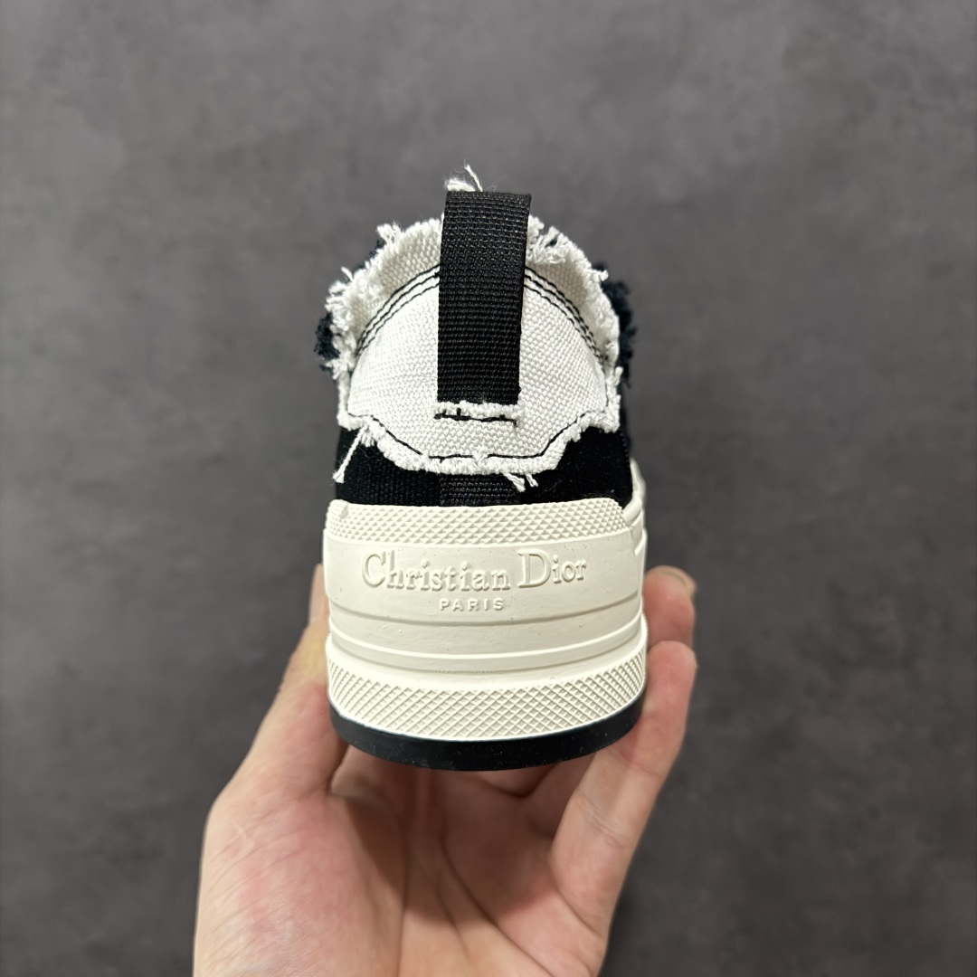 图片[4]-【广东纯原版本】WALK\’N\’DIOR 厚底时装板鞋 棉质刺绣oblique 印花dior 新款厚底刺绣帆布鞋 “厚底皮面灰色” Dior 2023春夏厚底刺绣布鞋增高效果不错 鞋面精工立体刺绣 精致高级 老花图案超百搭脚感也很舒服日常穿它肯定不会出错 大概有3-5厘米左右的增高 Walk\’n\’Dior 厚底运动鞋是一款时尚单品 提升该系列的格调 oblique印花棉质刺绣鞋面 搭配舒适厚底 鞋舌和 Christian Dior Paris 标志鞋带 可为各式休闲造型增添时髦气质 鞋舌鞋底和鞋带饰有品牌特色细节 EvA鞋底饰有Christian Dior 的幸运星符号另附鞋带一副 尺码 35 36 37 38 39 40-选品中心