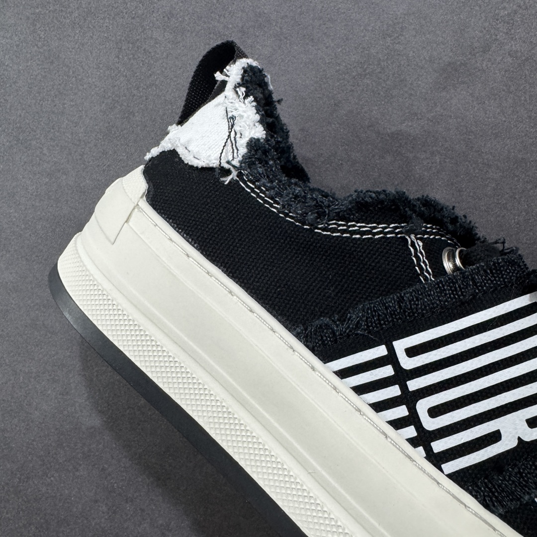 图片[6]-【广东纯原版本】WALK\’N\’DIOR 厚底时装板鞋 棉质刺绣oblique 印花dior 新款厚底刺绣帆布鞋 “厚底皮面灰色” Dior 2023春夏厚底刺绣布鞋增高效果不错 鞋面精工立体刺绣 精致高级 老花图案超百搭脚感也很舒服日常穿它肯定不会出错 大概有3-5厘米左右的增高 Walk\’n\’Dior 厚底运动鞋是一款时尚单品 提升该系列的格调 oblique印花棉质刺绣鞋面 搭配舒适厚底 鞋舌和 Christian Dior Paris 标志鞋带 可为各式休闲造型增添时髦气质 鞋舌鞋底和鞋带饰有品牌特色细节 EvA鞋底饰有Christian Dior 的幸运星符号另附鞋带一副 尺码 35 36 37 38 39 40-选品中心