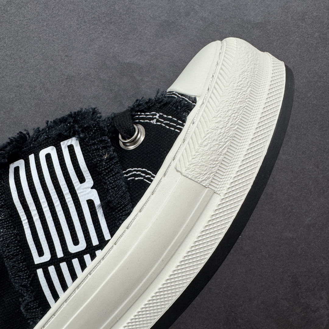 图片[5]-【广东纯原版本】WALK\’N\’DIOR 厚底时装板鞋 棉质刺绣oblique 印花dior 新款厚底刺绣帆布鞋 “厚底皮面灰色” Dior 2023春夏厚底刺绣布鞋增高效果不错 鞋面精工立体刺绣 精致高级 老花图案超百搭脚感也很舒服日常穿它肯定不会出错 大概有3-5厘米左右的增高 Walk\’n\’Dior 厚底运动鞋是一款时尚单品 提升该系列的格调 oblique印花棉质刺绣鞋面 搭配舒适厚底 鞋舌和 Christian Dior Paris 标志鞋带 可为各式休闲造型增添时髦气质 鞋舌鞋底和鞋带饰有品牌特色细节 EvA鞋底饰有Christian Dior 的幸运星符号另附鞋带一副 尺码 35 36 37 38 39 40-选品中心