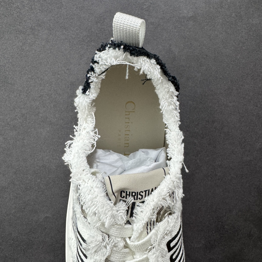 图片[7]-【广东纯原版本】WALK\’N\’DIOR 厚底时装板鞋 棉质刺绣oblique 印花dior 新款厚底刺绣帆布鞋 “厚底皮面灰色” Dior 2023春夏厚底刺绣布鞋增高效果不错 鞋面精工立体刺绣 精致高级 老花图案超百搭脚感也很舒服日常穿它肯定不会出错 大概有3-5厘米左右的增高 Walk\’n\’Dior 厚底运动鞋是一款时尚单品 提升该系列的格调 oblique印花棉质刺绣鞋面 搭配舒适厚底 鞋舌和 Christian Dior Paris 标志鞋带 可为各式休闲造型增添时髦气质 鞋舌鞋底和鞋带饰有品牌特色细节 EvA鞋底饰有Christian Dior 的幸运星符号另附鞋带一副 尺码 35 36 37 38 39 40-选品中心