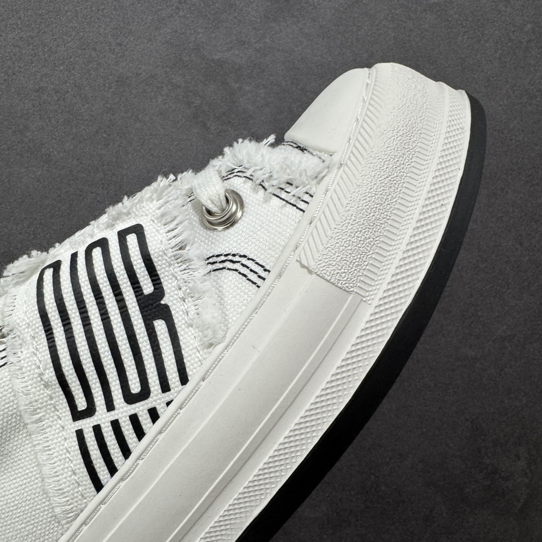 图片[5]-【广东纯原版本】WALK\’N\’DIOR 厚底时装板鞋 棉质刺绣oblique 印花dior 新款厚底刺绣帆布鞋 “厚底皮面灰色” Dior 2023春夏厚底刺绣布鞋增高效果不错 鞋面精工立体刺绣 精致高级 老花图案超百搭脚感也很舒服日常穿它肯定不会出错 大概有3-5厘米左右的增高 Walk\’n\’Dior 厚底运动鞋是一款时尚单品 提升该系列的格调 oblique印花棉质刺绣鞋面 搭配舒适厚底 鞋舌和 Christian Dior Paris 标志鞋带 可为各式休闲造型增添时髦气质 鞋舌鞋底和鞋带饰有品牌特色细节 EvA鞋底饰有Christian Dior 的幸运星符号另附鞋带一副 尺码 35 36 37 38 39 40-选品中心