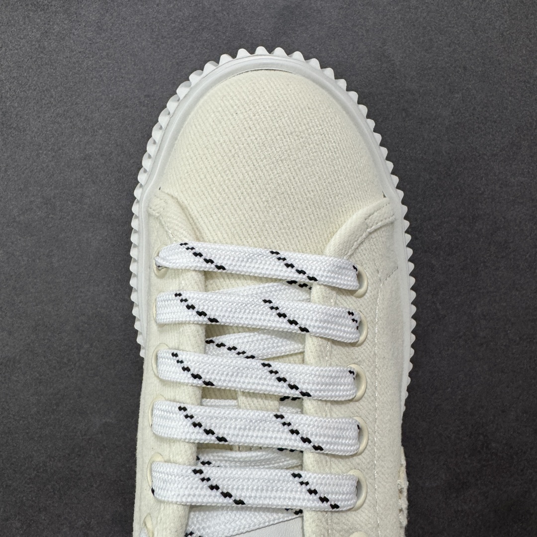 图片[8]-【顶级礼盒版本】miumiu缪缪时装周Miu Miu 2025春夏系列秀场本季Miu Miu延续了该风格推出了专属款，整体鞋型线条简约＋轻薄鞋底设计，配色大胆时尚~相信还会 春夏新款英伦风系带MiuMiu秀场工艺来自Miu Miu系列的细节特写 新季的潮流要素一 与此刻挚爱的概念，多元对撞，传达现代风格~ 尺码：35-40-选品中心