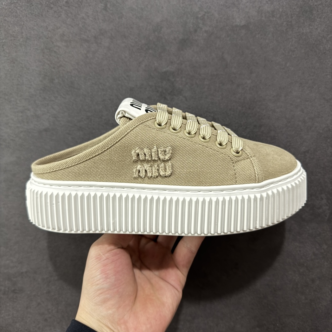  
【顶级礼盒版本】miumiu缪缪时装周Miu Miu 2025春夏系列秀场本季Miu Miu延续了该