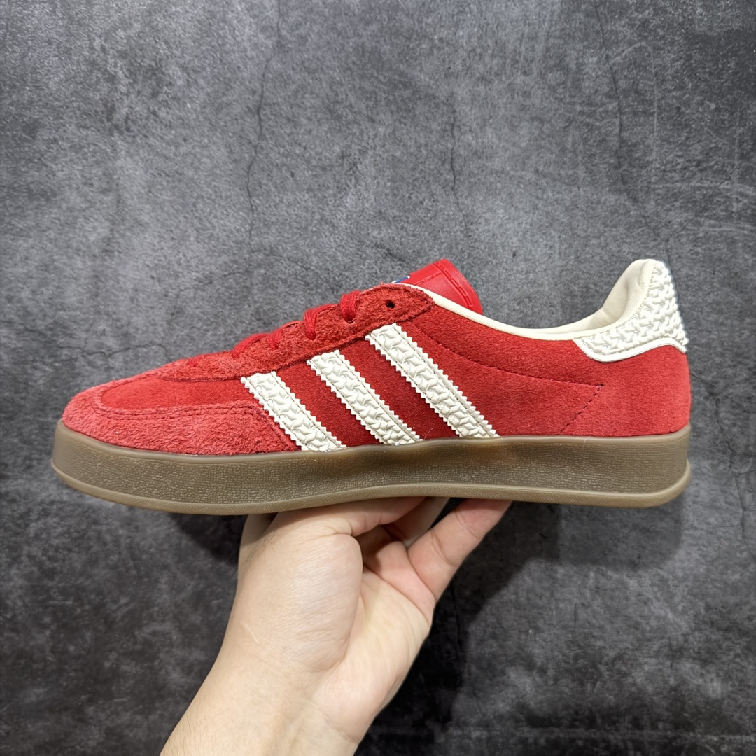 图片[2]-【PZ纯原跑量版】Adidas Originals Gazelle Indoor 防滑低帮T头德训鞋 GZ复古系列 白红 IF1808 纯原福利 工厂超低利润跑量 认准独家/避免混货 市面绝无仅有 全新主推版过验级别/代购级 全部原开发最大还原正品细节 选用市面顶版开发加强/吊打正品版型 全正确翻毛皮/垫片/弓足市面所有炒作嘘头满配 PK市面百元内任意版本/套到什么程度自行对比 市场顶级版本完美还原zp细节，注意区别市场任何版本 尺码：35.5 36 36.5 37 38 38.5 39 40 40.5 41 42 42.5 43 44 44.5 45-选品中心