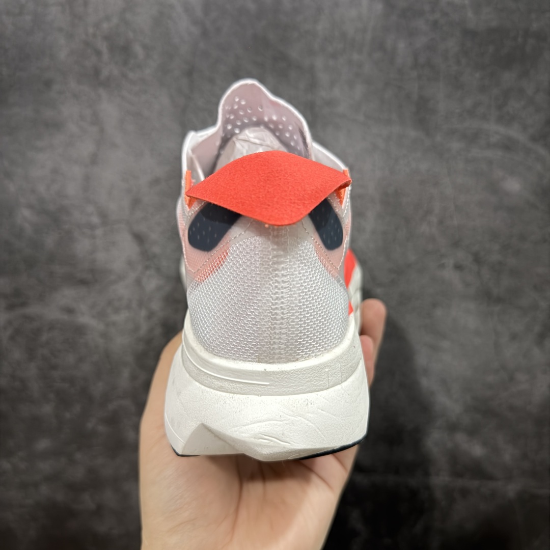 图片[4]-【HD真碳组合底】adidas Adizero Adios Pro 3 舒适百搭减震防滑耐磨 低帮 碳板 马拉松跑步鞋 波士顿3代夏季透气网眼竞速跑鞋 IE1053 延续爪型玻璃纤维推进系统 进化为全掌式的ENERGY RODS 2.0 从脚跟到脚趾的一体成形设计 强化整体推进力 提升速度表现 升级透气鞋面更具支撑性 利用ENGINEERED MESH技术进行不同密度织纹 强化支撑性 更使用50%以上的回收材料製成 减低塑料浪费 此外变薄的鞋舌为前掌提供更多空间 提供跑者更好的穿着感受 马牌轮胎大底耐磨性佳 大底全掌采用耐磨的Continental马牌轮胎大底 在各种环境下保有良好抓地力 尺码：36-45-选品中心