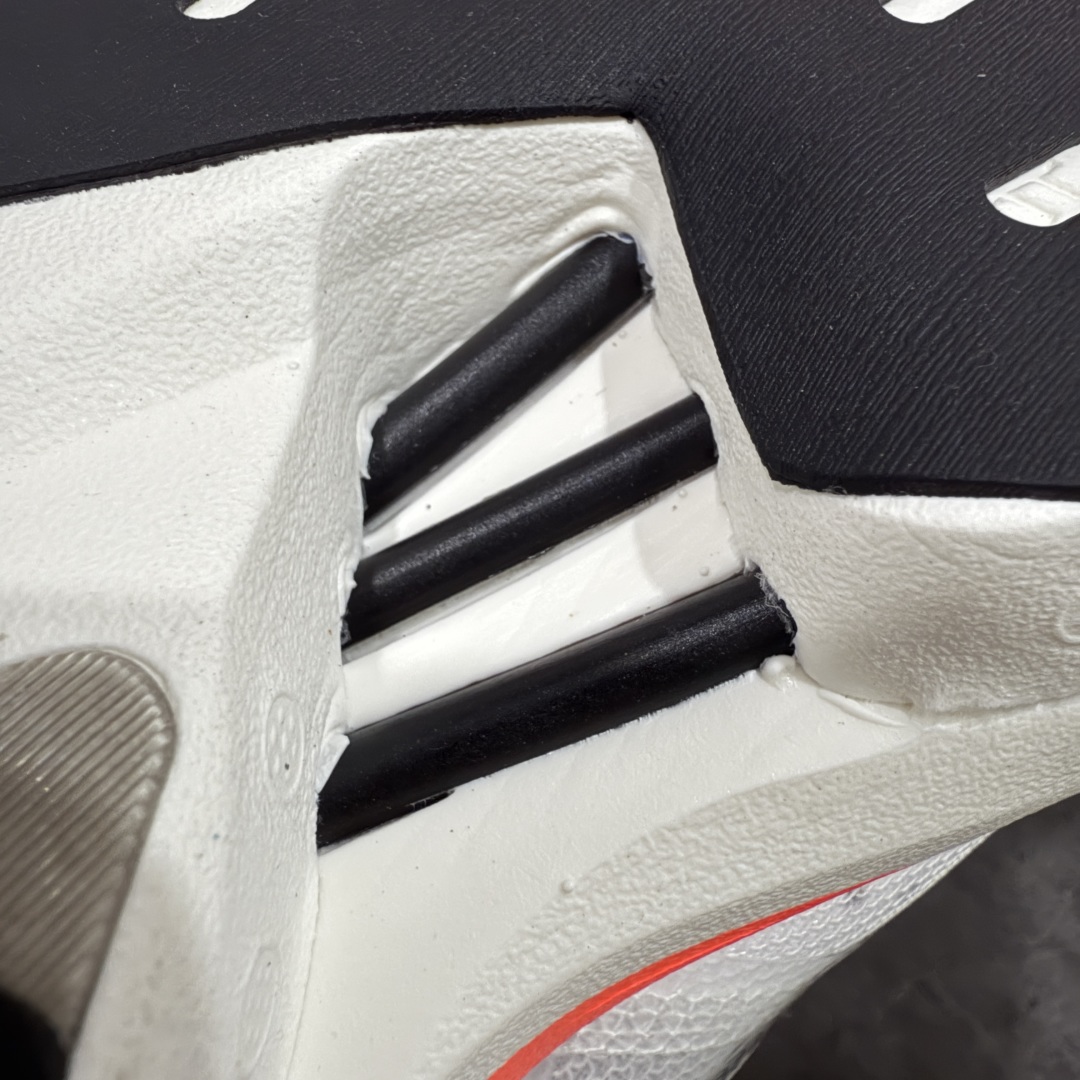 图片[7]-【HD真碳组合底】adidas Adizero Adios Pro 3 舒适百搭减震防滑耐磨 低帮 碳板 马拉松跑步鞋 波士顿3代夏季透气网眼竞速跑鞋 IE1053 延续爪型玻璃纤维推进系统 进化为全掌式的ENERGY RODS 2.0 从脚跟到脚趾的一体成形设计 强化整体推进力 提升速度表现 升级透气鞋面更具支撑性 利用ENGINEERED MESH技术进行不同密度织纹 强化支撑性 更使用50%以上的回收材料製成 减低塑料浪费 此外变薄的鞋舌为前掌提供更多空间 提供跑者更好的穿着感受 马牌轮胎大底耐磨性佳 大底全掌采用耐磨的Continental马牌轮胎大底 在各种环境下保有良好抓地力 尺码：36-45-选品中心