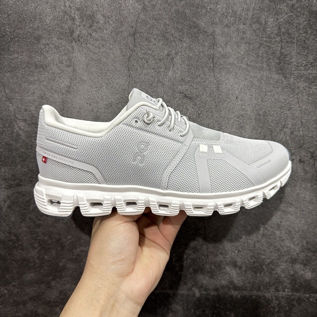 【PE版本】On 昂跑训练鞋Cloud 6代 新品男女同款防水缓震徒步鞋厚底增高运动老爹鞋 云模块高弹eva十橡胶组合,缓震回弹双效合一,抓地力及耐磨性兼备原装进口织物鞋面,厚实兼备透气性,同步原版高频压印及压胶处理,3m反光加持缓震性能提升:cloudtilt 2.0采用了先进的缓震技术,能够有效减少跑步时对关节的冲击,保护运动者的健康。其独特的缓震系统设计能够提供稳定的支撑,确保跑者在跑道上尽情释放潜能。 这款运动鞋注重透气性和舒适性,采用轻盈透气的材料,确保双脚在奔跑中感受自由和快感。紧密贴合脚型的设计,提供稳定的支撑,让跑者在奔跑中更加自如。 尺码:36 36.5 37 38 38.5 39 40 40.5 41 42 42.5 43 44 44.5 45-选品中心