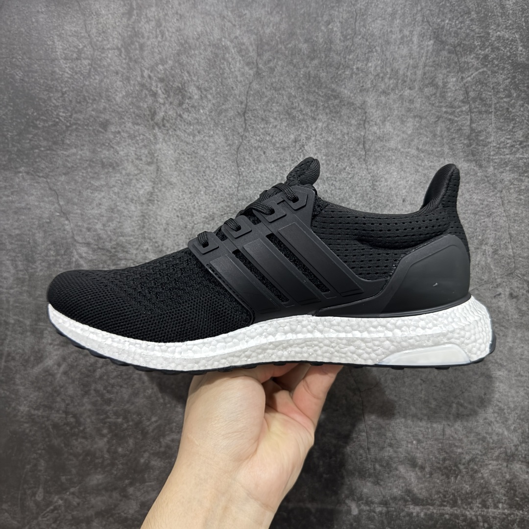 图片[2]-【纯原版】adidas Ultra boost 1.0 厚底 抗扭转 舒适潮流减震 中帮休闲训练长跑跑步鞋 男款 黑白 阿迪达斯经典跑鞋复刻 Ultra boost 1.0 回归啦 ✅ Primeknit鞋面，透气贴合，跑起来双脚会“呼吸” ✅ Boost中底+Continental马牌鞋底，缓震抗扭双buff，落地稳如踩云☁ 黑白（HQ4201）、全白（HQ4202）、纯黑（HQ4199）三色， 简约百搭不挑穿搭~ 35.5-46全码现货！ 顶级版本，原鞋开模、原料复刻，细节拉满✨ 不管是日常慢跑、长跑训练，还是出街炸场，这双都能打！ 纯原外贸平台特供订单 耗时半年巨作 #独家原包 原底原料 开模打造 #原厂鞋标 高精密准度 #原楦原纸板开发 匹配原版98%以上 #后跟弧度 正确呈现 #原厂皮料 质感无敌 #皮料切割干净 无任何毛边 清洁度细节完美 货号：HQ4201 尺码：35.5 36 36.5 37.5 38 38.5 39 40 40.5 41 42 42.5 43 44 45 46-选品中心