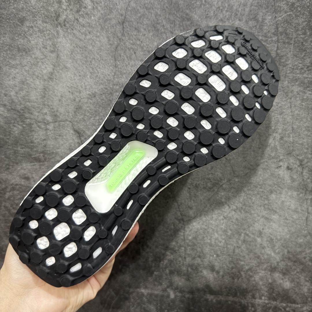 图片[9]-【纯原版】adidas Ultra boost 1.0 厚底 抗扭转 舒适潮流减震 中帮休闲训练长跑跑步鞋 男款 黑白 阿迪达斯经典跑鞋复刻 Ultra boost 1.0 回归啦 ✅ Primeknit鞋面，透气贴合，跑起来双脚会“呼吸” ✅ Boost中底+Continental马牌鞋底，缓震抗扭双buff，落地稳如踩云☁ 黑白（HQ4201）、全白（HQ4202）、纯黑（HQ4199）三色， 简约百搭不挑穿搭~ 35.5-46全码现货！ 顶级版本，原鞋开模、原料复刻，细节拉满✨ 不管是日常慢跑、长跑训练，还是出街炸场，这双都能打！ 纯原外贸平台特供订单 耗时半年巨作 #独家原包 原底原料 开模打造 #原厂鞋标 高精密准度 #原楦原纸板开发 匹配原版98%以上 #后跟弧度 正确呈现 #原厂皮料 质感无敌 #皮料切割干净 无任何毛边 清洁度细节完美 货号：HQ4201 尺码：35.5 36 36.5 37.5 38 38.5 39 40 40.5 41 42 42.5 43 44 45 46-选品中心
