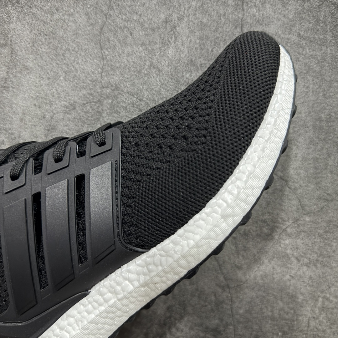 图片[6]-【纯原版】adidas Ultra boost 1.0 厚底 抗扭转 舒适潮流减震 中帮休闲训练长跑跑步鞋 男款 黑白 阿迪达斯经典跑鞋复刻 Ultra boost 1.0 回归啦 ✅ Primeknit鞋面，透气贴合，跑起来双脚会“呼吸” ✅ Boost中底+Continental马牌鞋底，缓震抗扭双buff，落地稳如踩云☁ 黑白（HQ4201）、全白（HQ4202）、纯黑（HQ4199）三色， 简约百搭不挑穿搭~ 35.5-46全码现货！ 顶级版本，原鞋开模、原料复刻，细节拉满✨ 不管是日常慢跑、长跑训练，还是出街炸场，这双都能打！ 纯原外贸平台特供订单 耗时半年巨作 #独家原包 原底原料 开模打造 #原厂鞋标 高精密准度 #原楦原纸板开发 匹配原版98%以上 #后跟弧度 正确呈现 #原厂皮料 质感无敌 #皮料切割干净 无任何毛边 清洁度细节完美 货号：HQ4201 尺码：35.5 36 36.5 37.5 38 38.5 39 40 40.5 41 42 42.5 43 44 45 46-选品中心
