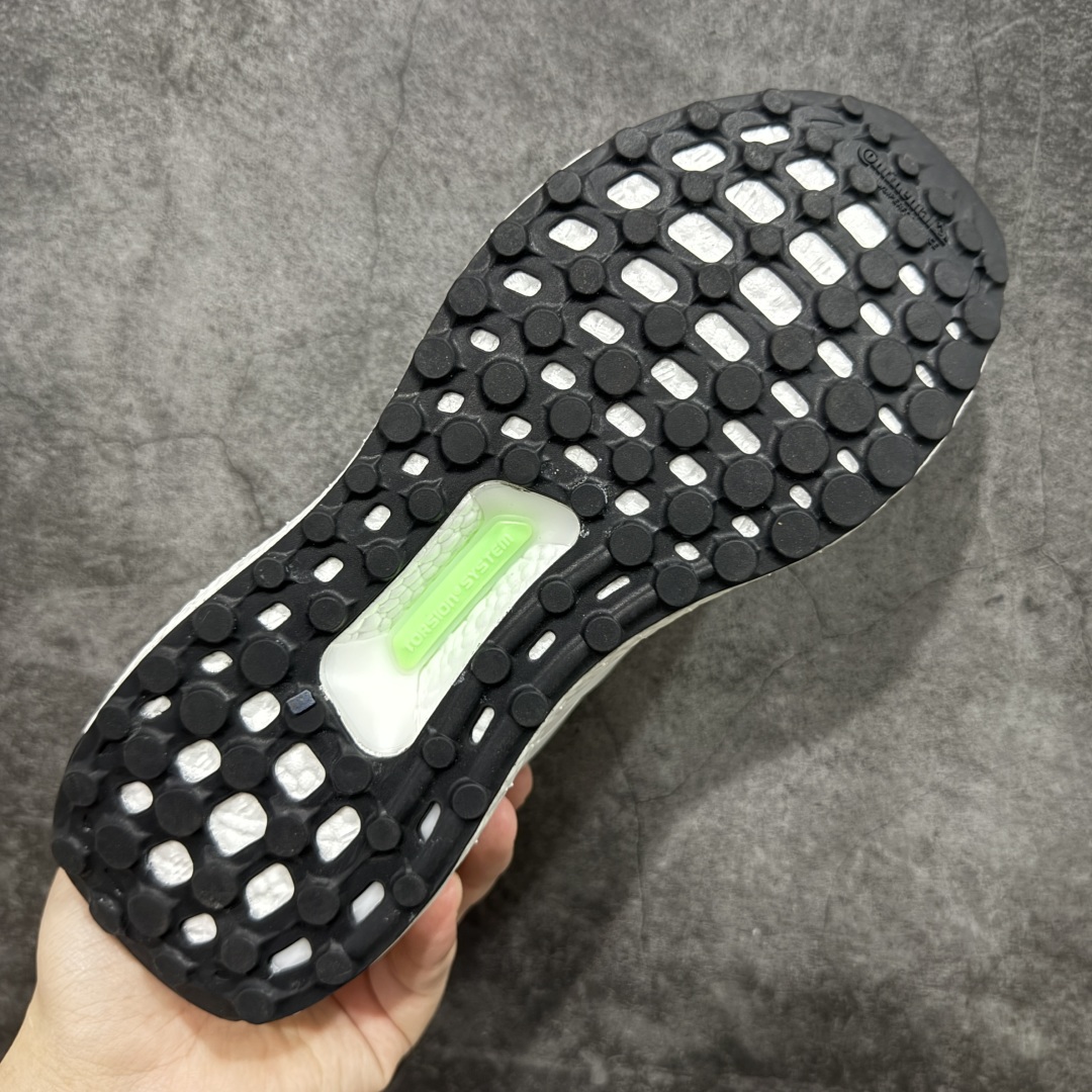 图片[9]-【纯原版】adidas Ultra boost 1.0 厚底 抗扭转 舒适潮流减震 中帮休闲训练长跑跑步鞋 阿迪达斯经典跑鞋复刻 Ultra boost 1.0 回归啦 ✅ Primeknit鞋面，透气贴合，跑起来双脚会“呼吸” ✅ Boost中底+Continental马牌鞋底，缓震抗扭双buff，落地稳如踩云☁ 黑白（HQ4201）、全白（HQ4202）、纯黑（HQ4199）三色， 简约百搭不挑穿搭~ 35.5-46全码现货！ 顶级版本，原鞋开模、原料复刻，细节拉满✨ 不管是日常慢跑、长跑训练，还是出街炸场，这双都能打！ 纯原外贸平台特供订单 耗时半年巨作 #独家原包 原底原料 开模打造 #原厂鞋标 高精密准度 #原楦原纸板开发 匹配原版98%以上 #后跟弧度 正确呈现 #原厂皮料 质感无敌 #皮料切割干净 无任何毛边 清洁度细节完美 货号：HQ4201 尺码：35.5 36 36.5 37.5 38 38.5 39 40 40.5 41 42 42.5 43 44 45 46-选品中心