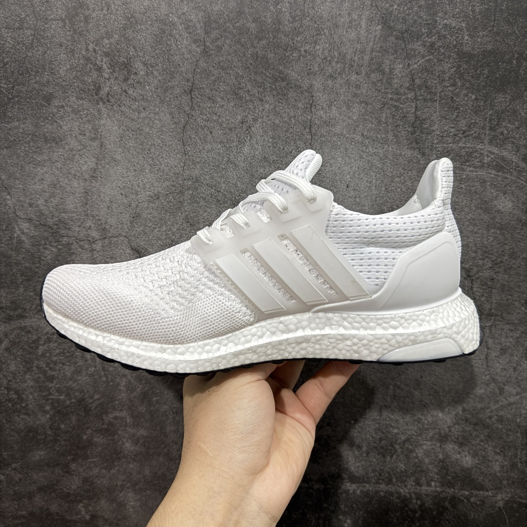 图片[2]-【纯原版】adidas Ultra boost 1.0 厚底 抗扭转 舒适潮流减震 中帮休闲训练长跑跑步鞋 阿迪达斯经典跑鞋复刻 Ultra boost 1.0 回归啦 ✅ Primeknit鞋面，透气贴合，跑起来双脚会“呼吸” ✅ Boost中底+Continental马牌鞋底，缓震抗扭双buff，落地稳如踩云☁ 黑白（HQ4201）、全白（HQ4202）、纯黑（HQ4199）三色， 简约百搭不挑穿搭~ 35.5-46全码现货！ 顶级版本，原鞋开模、原料复刻，细节拉满✨ 不管是日常慢跑、长跑训练，还是出街炸场，这双都能打！ 纯原外贸平台特供订单 耗时半年巨作 #独家原包 原底原料 开模打造 #原厂鞋标 高精密准度 #原楦原纸板开发 匹配原版98%以上 #后跟弧度 正确呈现 #原厂皮料 质感无敌 #皮料切割干净 无任何毛边 清洁度细节完美 货号：HQ4201 尺码：35.5 36 36.5 37.5 38 38.5 39 40 40.5 41 42 42.5 43 44 45 46-选品中心