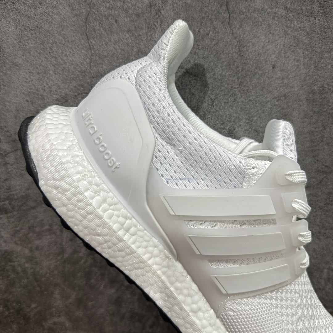 图片[7]-【纯原版】adidas Ultra boost 1.0 厚底 抗扭转 舒适潮流减震 中帮休闲训练长跑跑步鞋 阿迪达斯经典跑鞋复刻 Ultra boost 1.0 回归啦 ✅ Primeknit鞋面，透气贴合，跑起来双脚会“呼吸” ✅ Boost中底+Continental马牌鞋底，缓震抗扭双buff，落地稳如踩云☁ 黑白（HQ4201）、全白（HQ4202）、纯黑（HQ4199）三色， 简约百搭不挑穿搭~ 35.5-46全码现货！ 顶级版本，原鞋开模、原料复刻，细节拉满✨ 不管是日常慢跑、长跑训练，还是出街炸场，这双都能打！ 纯原外贸平台特供订单 耗时半年巨作 #独家原包 原底原料 开模打造 #原厂鞋标 高精密准度 #原楦原纸板开发 匹配原版98%以上 #后跟弧度 正确呈现 #原厂皮料 质感无敌 #皮料切割干净 无任何毛边 清洁度细节完美 货号：HQ4201 尺码：35.5 36 36.5 37.5 38 38.5 39 40 40.5 41 42 42.5 43 44 45 46-选品中心