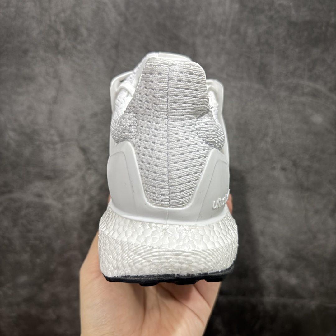 图片[4]-【纯原版】adidas Ultra boost 1.0 厚底 抗扭转 舒适潮流减震 中帮休闲训练长跑跑步鞋 阿迪达斯经典跑鞋复刻 Ultra boost 1.0 回归啦 ✅ Primeknit鞋面，透气贴合，跑起来双脚会“呼吸” ✅ Boost中底+Continental马牌鞋底，缓震抗扭双buff，落地稳如踩云☁ 黑白（HQ4201）、全白（HQ4202）、纯黑（HQ4199）三色， 简约百搭不挑穿搭~ 35.5-46全码现货！ 顶级版本，原鞋开模、原料复刻，细节拉满✨ 不管是日常慢跑、长跑训练，还是出街炸场，这双都能打！ 纯原外贸平台特供订单 耗时半年巨作 #独家原包 原底原料 开模打造 #原厂鞋标 高精密准度 #原楦原纸板开发 匹配原版98%以上 #后跟弧度 正确呈现 #原厂皮料 质感无敌 #皮料切割干净 无任何毛边 清洁度细节完美 货号：HQ4201 尺码：35.5 36 36.5 37.5 38 38.5 39 40 40.5 41 42 42.5 43 44 45 46-选品中心