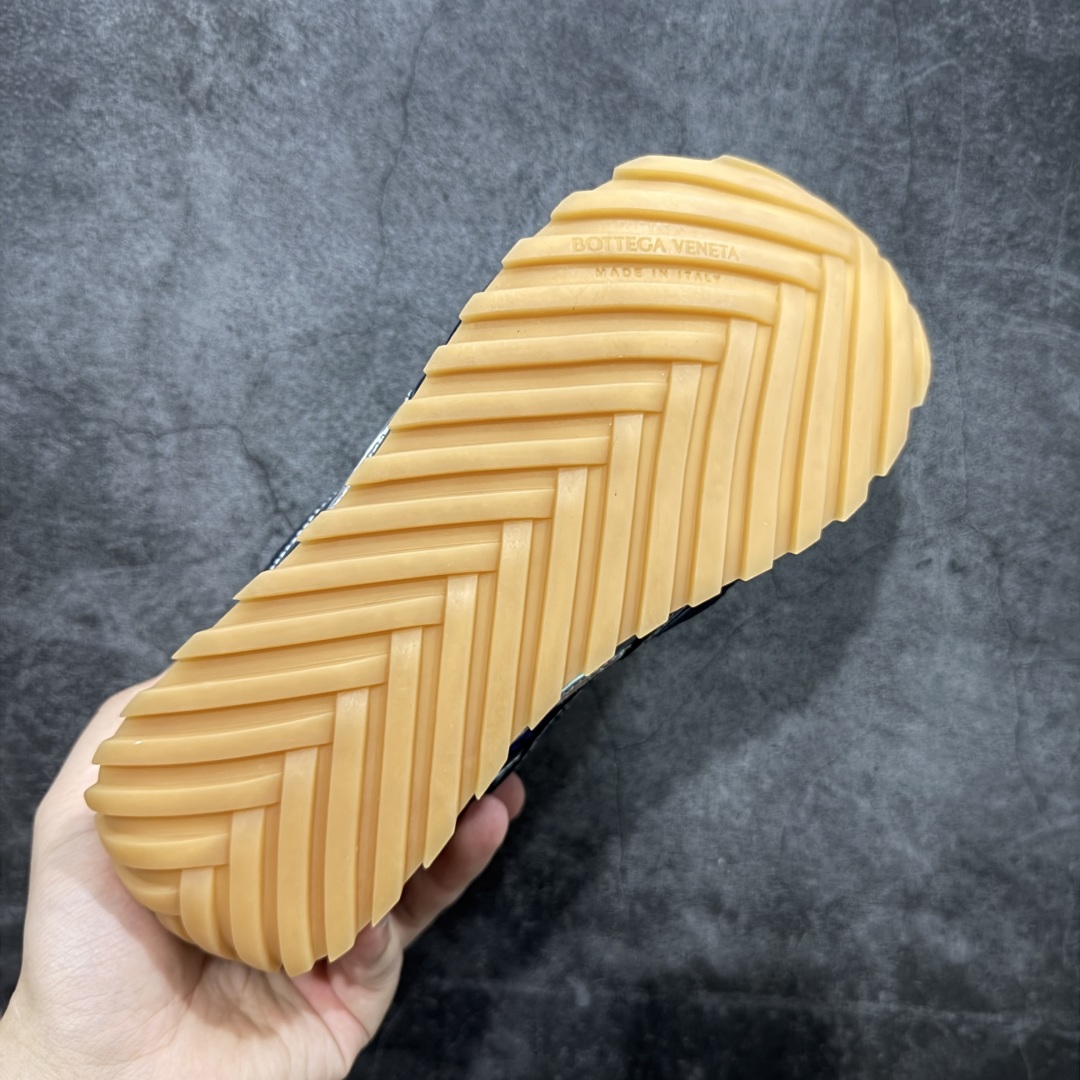 图片[9]-【纯原M版】BOTTEGA VENETA Orbit Runner BV葆蝶家时尚休闲王一博同款老爹鞋运动鞋 原版开发 一比一打造 相似度百分之99以上 市场一梯队级别品质 区别市场任何标文顶级品质版本 采用轻质科技网布面料 搭配几何图案设计橡胶外底 王炸系列 高版本 认准套包工艺 实际增高很多哦 还是一样显腿细非常nice 耐玩耐造 对标对版 套包鞋工艺 认准高版本 大底选用拼色TPU大底 配置原版包装 尺码：35 36 37 38 39 40 41 42 43 44 45-选品中心
