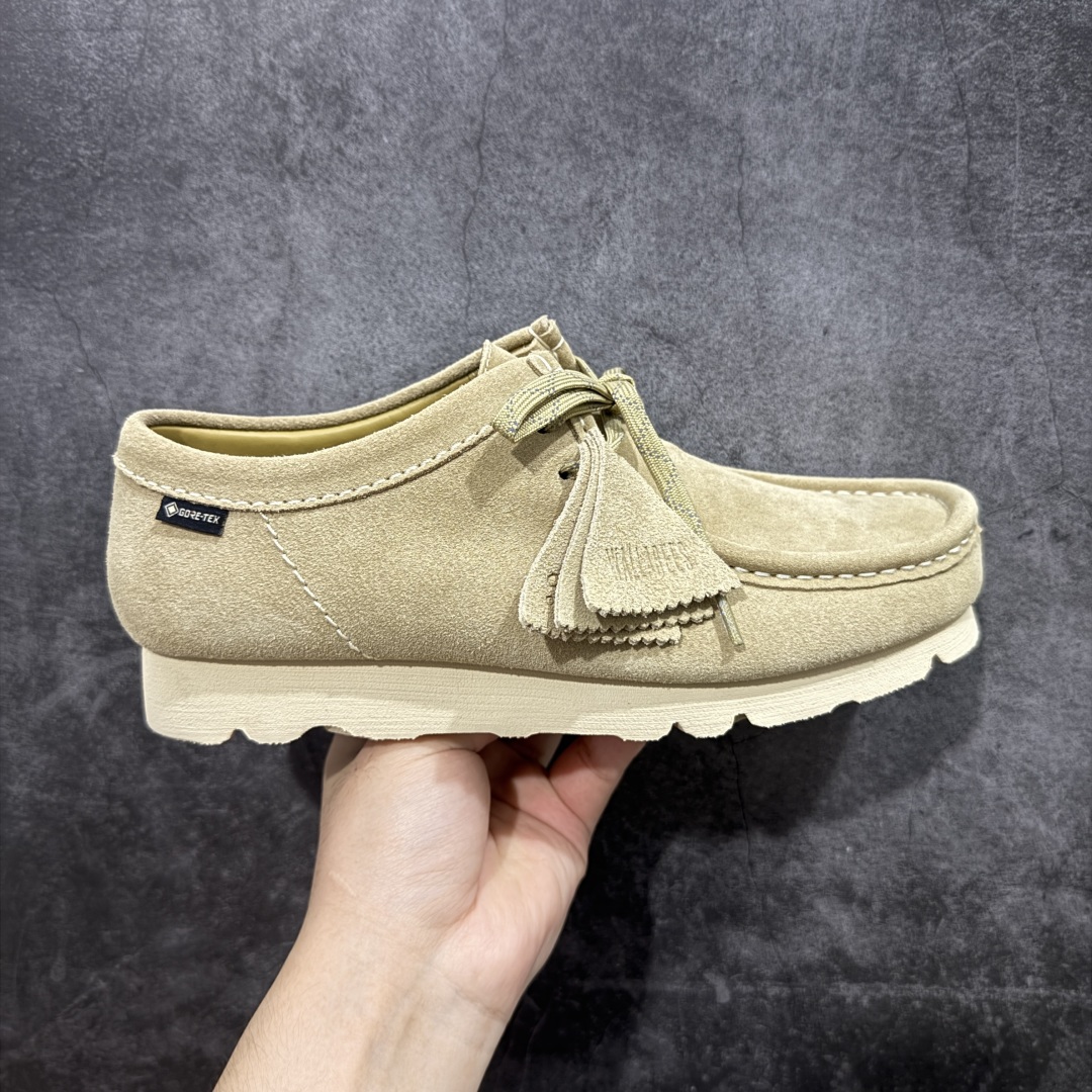 【莞产G版】其乐Clarks Wallebee 乐福风格袋鼠鞋 注意户外防水面料Gore-Tex的面料 结合工装优雅的袋鼠鞋, 时下最火的老钱风!乐福的设计直接装点在此鞋精髓上。 鞋底采用黄金大底Vibram ,全新橡塑发泡技术!结合了发泡材质的轻便型 和 橡胶RB的耐磨的特质! 三方的拿手技术结合在同一双鞋上! 尺码:36-46! 外贸专供品质!-选品中心