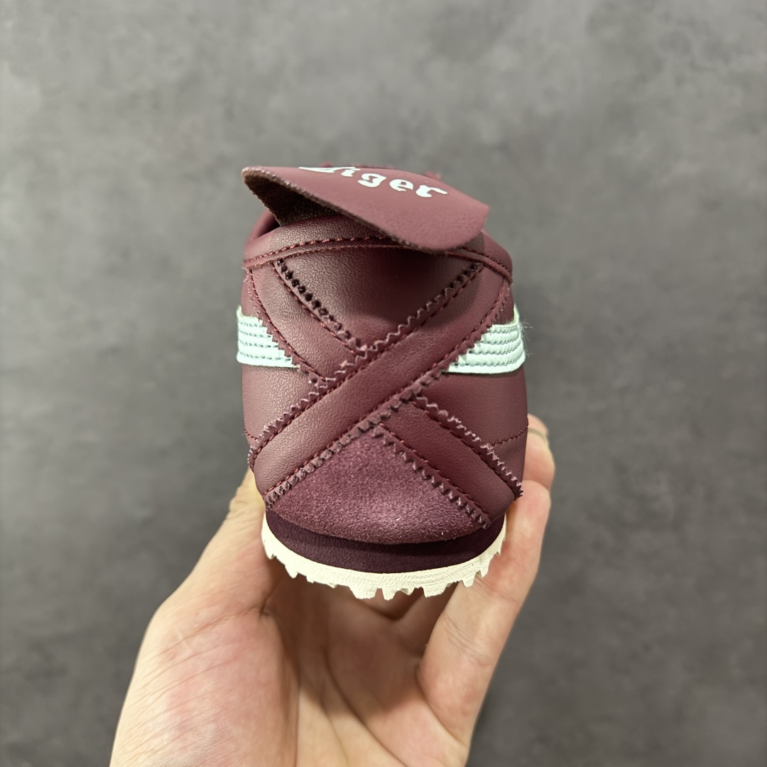 图片[4]-【公司级】Asics Onitsuka Tiger MEXICO 66 亚瑟士鬼冢虎复古经典板鞋 头层材料 质感柔软度满分 长期生产补货永不断码 超成熟稳定的做工品控 原装全套纸板楦头开发 原汁原味 完美呈现版型 私模正确鞋底咬花纹路 一比一鞋头弧度高度鞋身弧度 绝不口嗨 细节品控鞋型随意秒杀市面 原档咬花纹路私模大底 一个单元有六个三角形 总体形拼接呈现花瓣状 官方四联吊牌 原装Ortholite轻量化鞋垫 原盒原配 质保卡 说明书 钢印防尘纸 纸板中底带钢印 乳胶组合鞋垫 支持全方位的对比专柜 产品从款式颜色造型上体现出追求舒适和细节的完美 鞋类更是推崇手工制作的严谨与完美 融舒适性与可穿性的设计风格 注重细节的完美和别致魅力 既保持稳重 又不失轻松的时尚感 尺码：36 37 37.5 38 39 39.5 40 40.5 41.5 42 42.5 43.5 44 45-选品中心