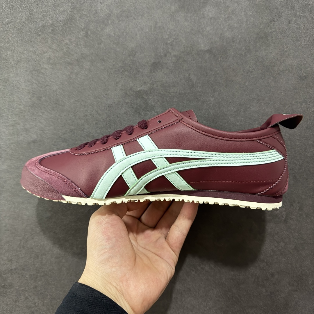 图片[2]-【公司级】Asics Onitsuka Tiger MEXICO 66 亚瑟士鬼冢虎复古经典板鞋 头层材料 质感柔软度满分 长期生产补货永不断码 超成熟稳定的做工品控 原装全套纸板楦头开发 原汁原味 完美呈现版型 私模正确鞋底咬花纹路 一比一鞋头弧度高度鞋身弧度 绝不口嗨 细节品控鞋型随意秒杀市面 原档咬花纹路私模大底 一个单元有六个三角形 总体形拼接呈现花瓣状 官方四联吊牌 原装Ortholite轻量化鞋垫 原盒原配 质保卡 说明书 钢印防尘纸 纸板中底带钢印 乳胶组合鞋垫 支持全方位的对比专柜 产品从款式颜色造型上体现出追求舒适和细节的完美 鞋类更是推崇手工制作的严谨与完美 融舒适性与可穿性的设计风格 注重细节的完美和别致魅力 既保持稳重 又不失轻松的时尚感 尺码：36 37 37.5 38 39 39.5 40 40.5 41.5 42 42.5 43.5 44 45-选品中心