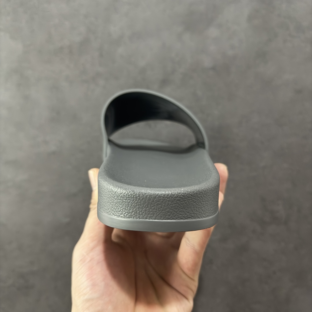 图片[4]-【外贸版】Balenciaga 巴黎世家拖鞋 2025最新版印花 潮流到没边 原鞋购入开发 官方正确版 原装级头层牛皮1：1裁剪 鞋面3D打印logo 凹凸感明显 原版一致细节 全码齐全 尺码：39 40 41 42 43 44 45 46-选品中心