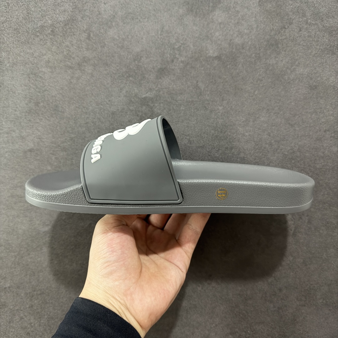 图片[2]-【外贸版】Balenciaga 巴黎世家拖鞋 2025最新版印花 潮流到没边 原鞋购入开发 官方正确版 原装级头层牛皮1：1裁剪 鞋面3D打印logo 凹凸感明显 原版一致细节 全码齐全 尺码：39 40 41 42 43 44 45 46-选品中心