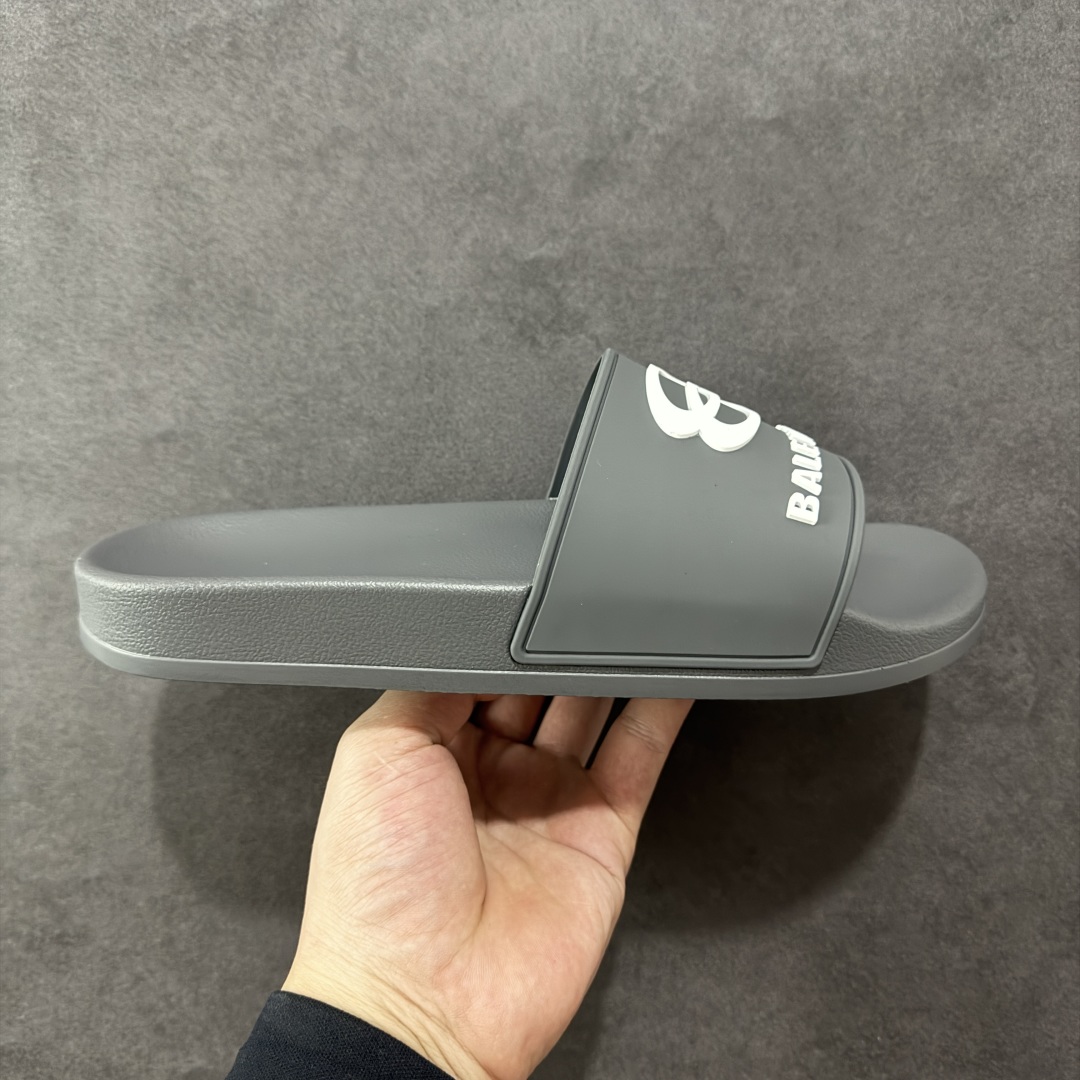 【外贸版】Balenciaga 巴黎世家拖鞋 2025最新版印花 潮流到没边 原鞋购入开发 官方正确版 原装级头层牛皮1:1裁剪 鞋面3D打印logo 凹凸感明显 原版一致细节 全码齐全 尺码:39 40 41 42 43 44 45 46-选品中心