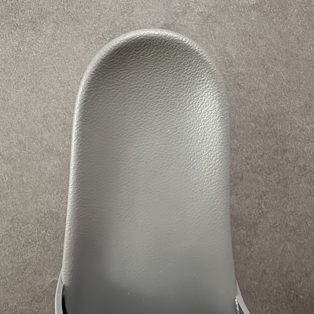 图片[7]-【外贸版】Balenciaga 巴黎世家拖鞋 2025最新版印花 潮流到没边 原鞋购入开发 官方正确版 原装级头层牛皮1：1裁剪 鞋面3D打印logo 凹凸感明显 原版一致细节 全码齐全 尺码：39 40 41 42 43 44 45 46-选品中心