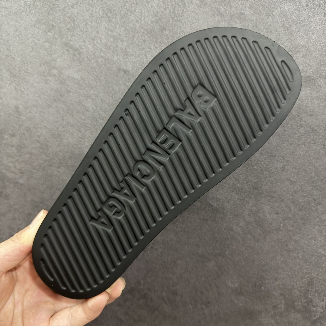 图片[9]-【外贸版】Balenciaga 巴黎世家拖鞋 2025最新版印花 潮流到没边 原鞋购入开发 官方正确版 原装级头层牛皮1：1裁剪 鞋面3D打印logo 凹凸感明显 原版一致细节 全码齐全 尺码：39 40 41 42 43 44 45 46-选品中心