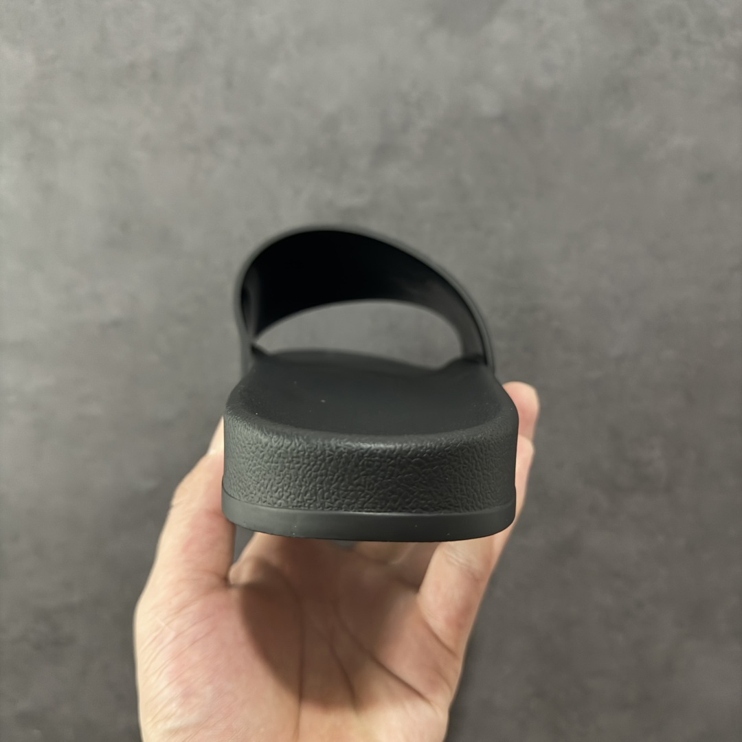 图片[4]-【外贸版】Balenciaga 巴黎世家拖鞋 2025最新版印花 潮流到没边 原鞋购入开发 官方正确版 原装级头层牛皮1：1裁剪 鞋面3D打印logo 凹凸感明显 原版一致细节 全码齐全 尺码：39 40 41 42 43 44 45 46-选品中心