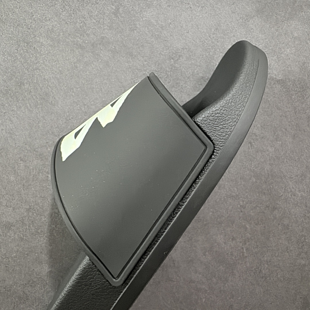 图片[5]-【外贸版】Balenciaga 巴黎世家拖鞋 2025最新版印花 潮流到没边 原鞋购入开发 官方正确版 原装级头层牛皮1：1裁剪 鞋面3D打印logo 凹凸感明显 原版一致细节 全码齐全 尺码：39 40 41 42 43 44 45 46-选品中心