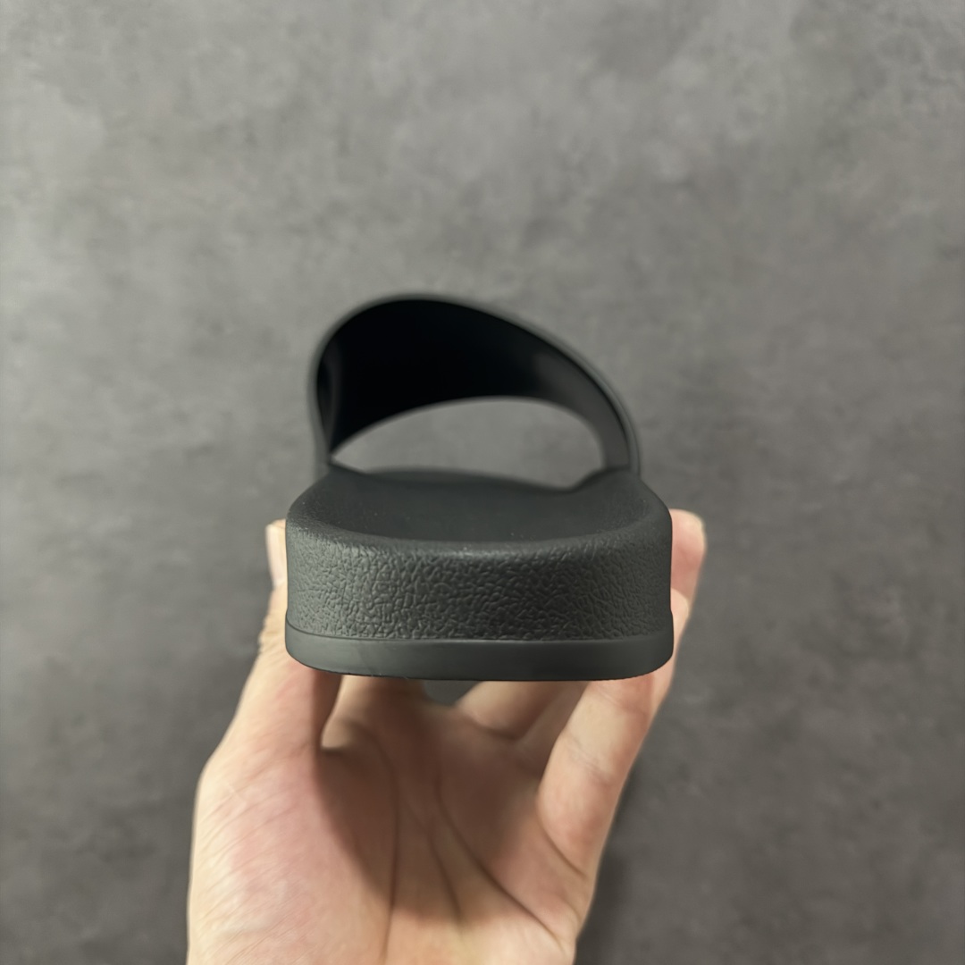 图片[4]-【外贸版】Balenciaga 巴黎世家拖鞋 2025最新版印花 潮流到没边 原鞋购入开发 官方正确版 原装级头层牛皮1：1裁剪 鞋面3D打印logo 凹凸感明显 原版一致细节 全码齐全 尺码：39 40 41 42 43 44 45 46-选品中心