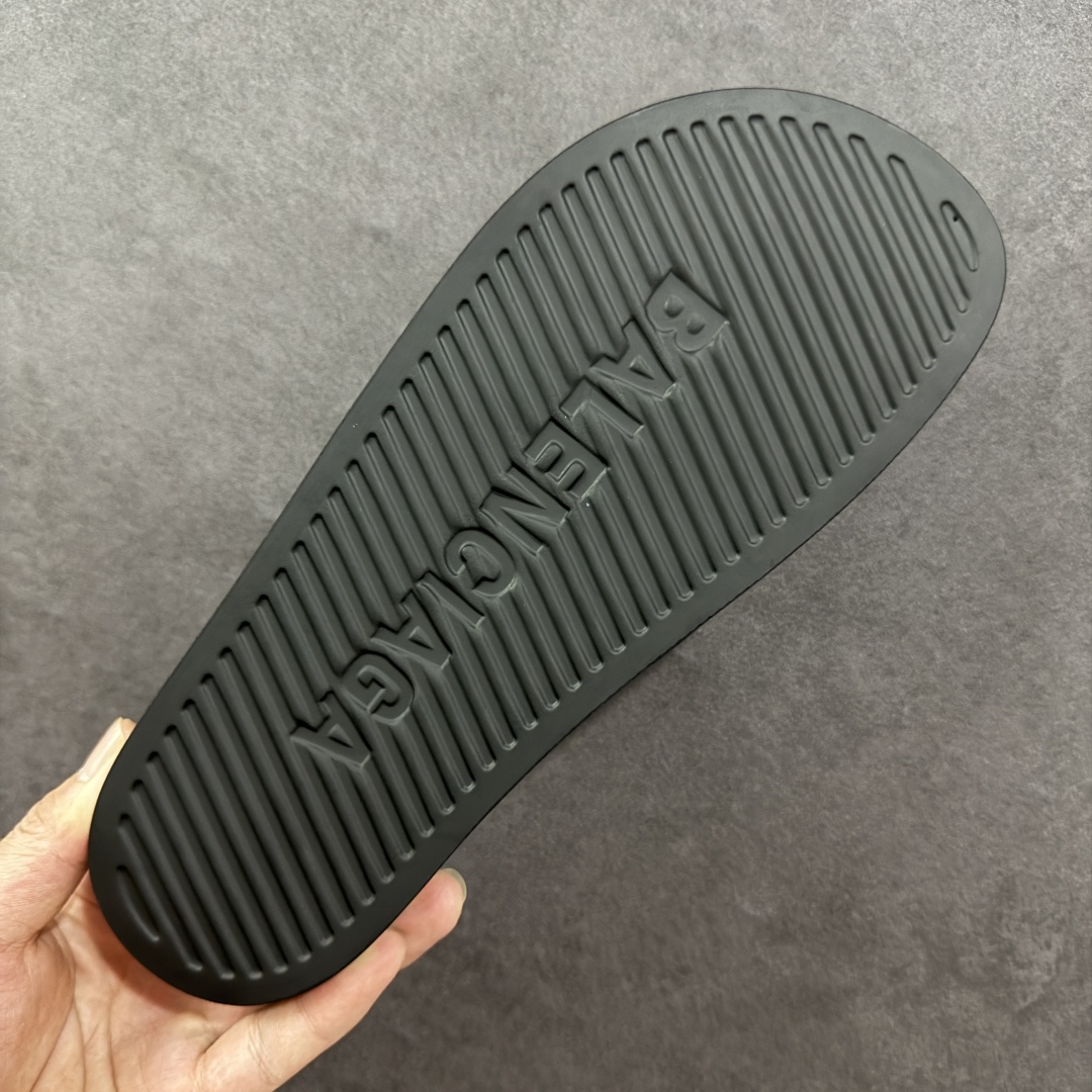 图片[9]-【外贸版】Balenciaga 巴黎世家拖鞋 2025最新版印花 潮流到没边 原鞋购入开发 官方正确版 原装级头层牛皮1：1裁剪 鞋面3D打印logo 凹凸感明显 原版一致细节 全码齐全 尺码：39 40 41 42 43 44 45 46-选品中心