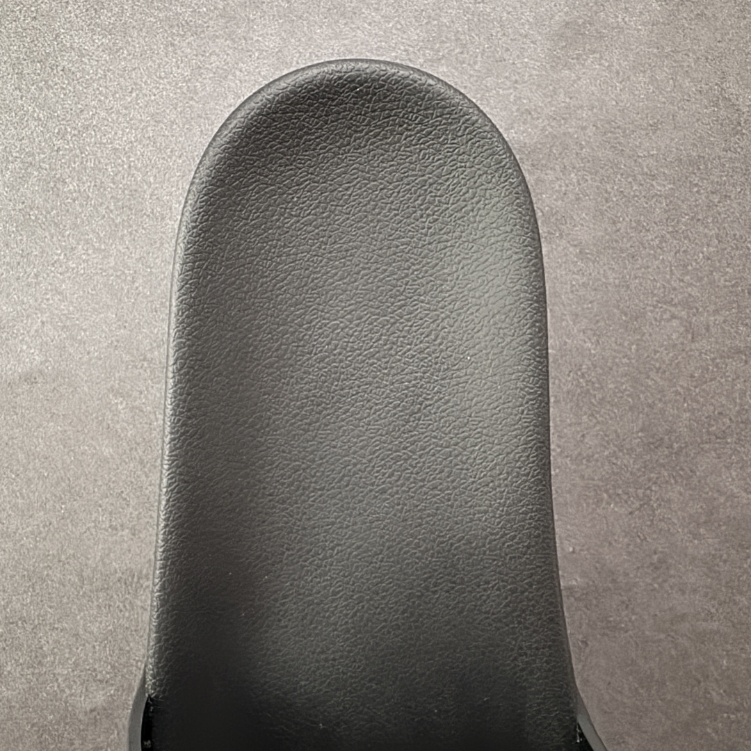 图片[7]-【外贸版】Balenciaga 巴黎世家拖鞋 2025最新版印花 潮流到没边 原鞋购入开发 官方正确版 原装级头层牛皮1：1裁剪 鞋面3D打印logo 凹凸感明显 原版一致细节 全码齐全 尺码：39 40 41 42 43 44 45 46-选品中心