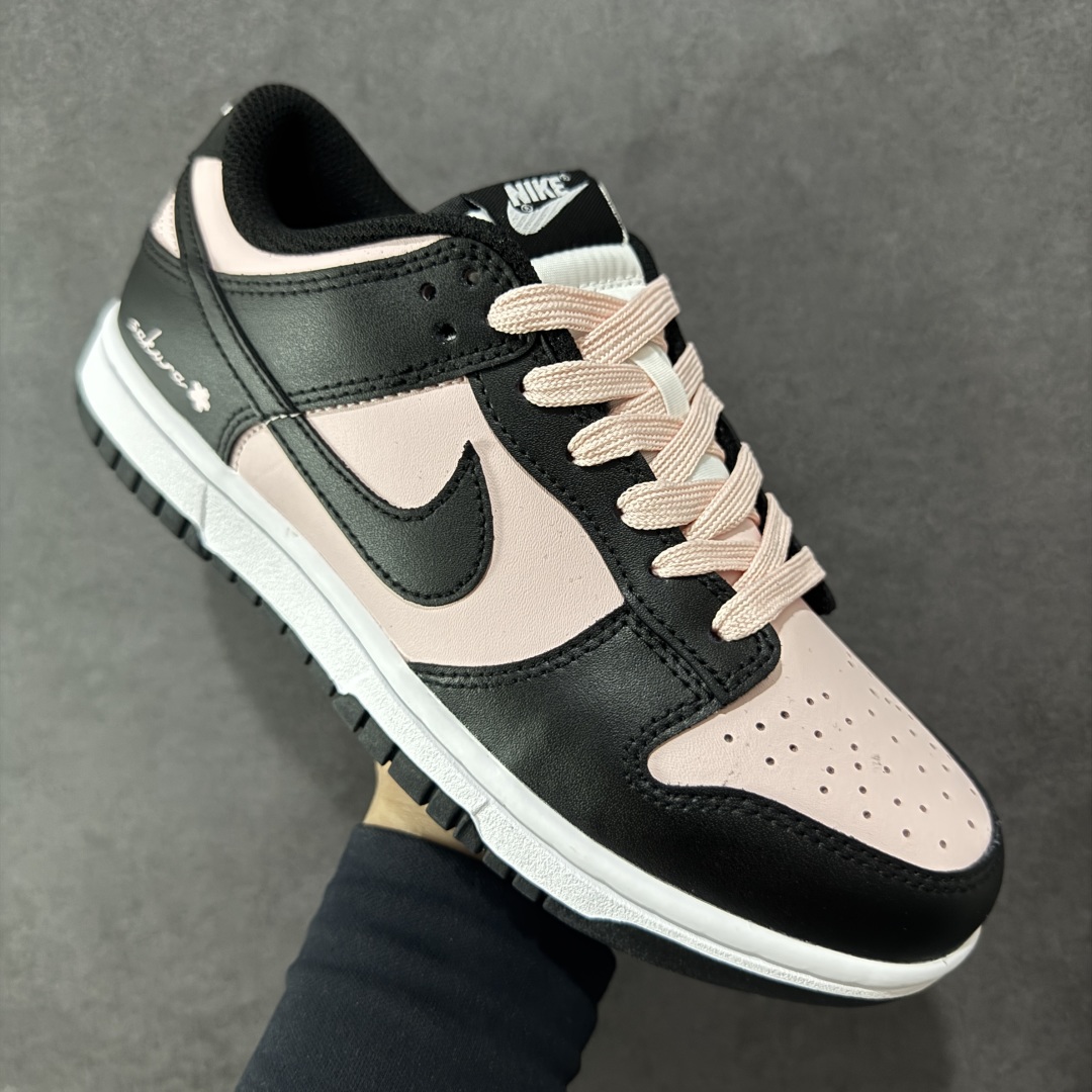 图片[3]-【YC纯原】Nike SB Dunk Low 蒸汽木偶 莓果特调 甜酷风 黑粉 纯原大厂出品 极力推荐👏 原装头层材料 独家版型蒸餾加工 帶來的是更好的视觉和脚感体验 大厂纯原品质出货 清洁度 电绣工艺 皮料切割干净无任何毛边 细节完美 货号：CW1590 100 尺码：35.5 36 36.5 37.5 38 38.5 39 40-选品中心