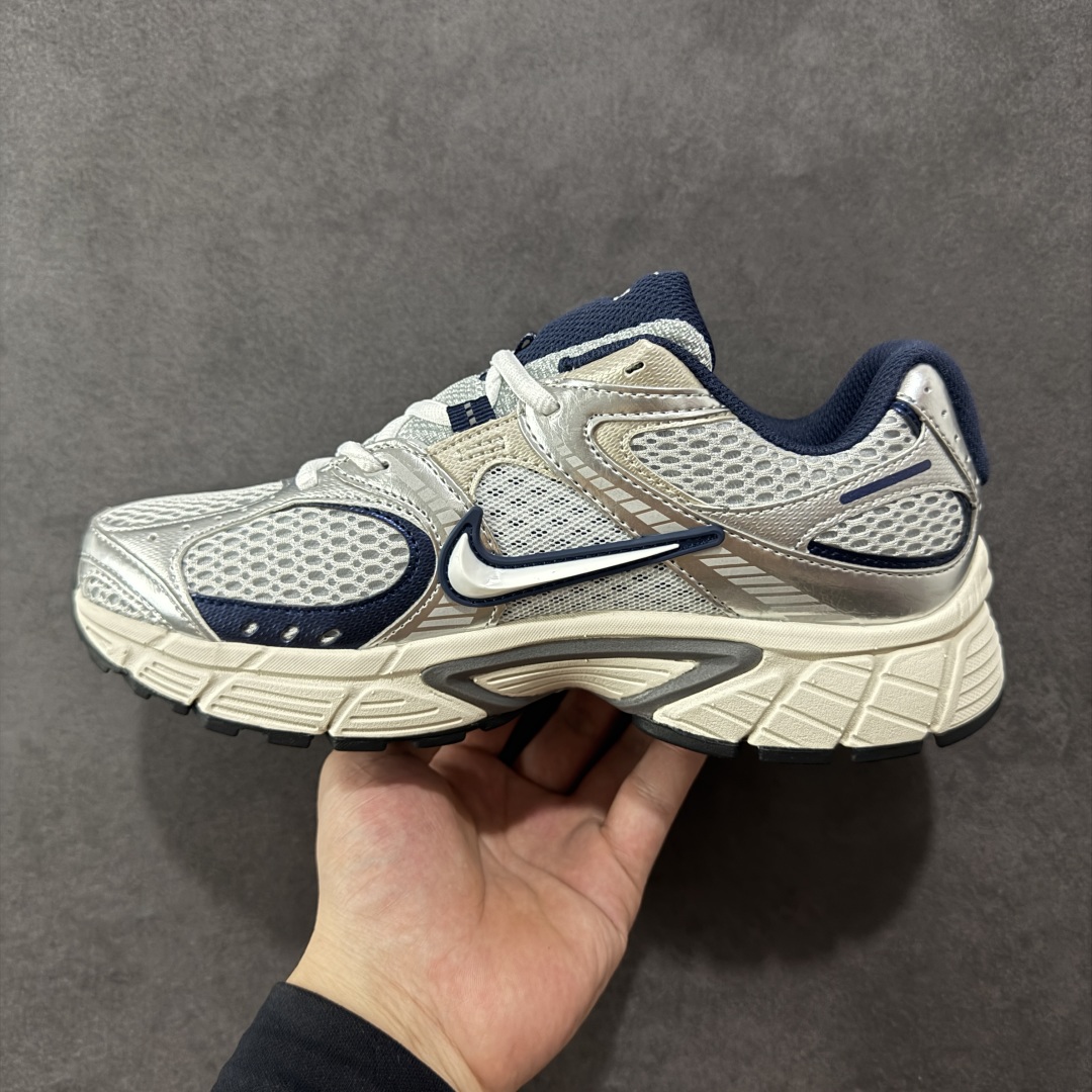 图片[2]-【公司级】NK V5 RNR 舒适百搭防滑耐磨低帮跑步鞋 HJ5228-539 舒适有型适合日常穿着 该鞋款延续千禧年经典设计搭载泡绵中底 厚实而轻盈匠心细节巧搭立体耐克勾标志焕新演绎复古跑鞋 鞋款从千禧年美学汲取灵感 混搭多种材质突显层次感立体感和传统跑步风范 尺码：36 36.5 37.5 38 38.5 39 40 40.5 41 42 42.5 43 44 44.5 45-选品中心