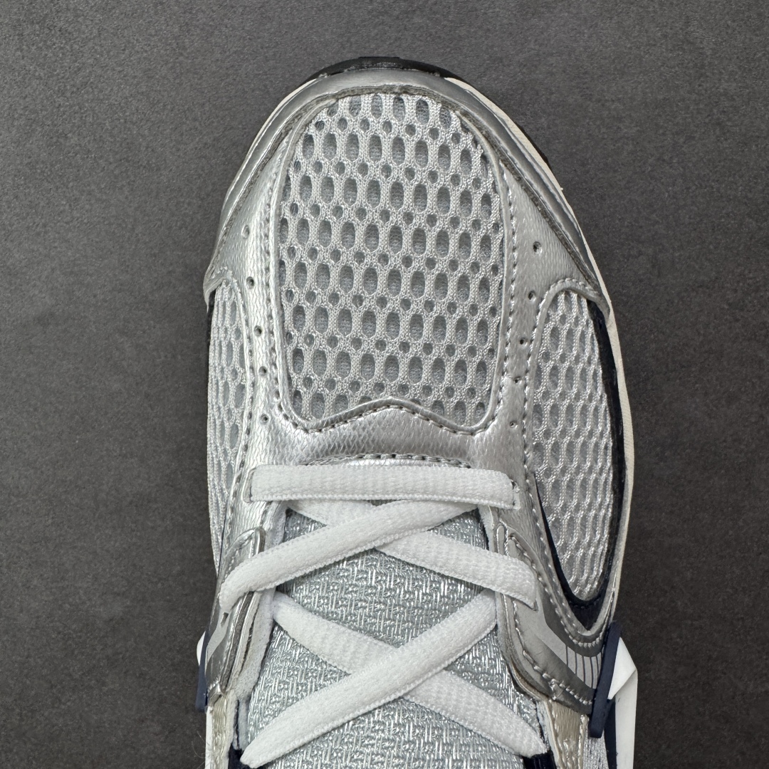 图片[8]-【公司级】NK V5 RNR 舒适百搭防滑耐磨低帮跑步鞋 HJ5228-539 舒适有型适合日常穿着 该鞋款延续千禧年经典设计搭载泡绵中底 厚实而轻盈匠心细节巧搭立体耐克勾标志焕新演绎复古跑鞋 鞋款从千禧年美学汲取灵感 混搭多种材质突显层次感立体感和传统跑步风范 尺码：36 36.5 37.5 38 38.5 39 40 40.5 41 42 42.5 43 44 44.5 45-选品中心