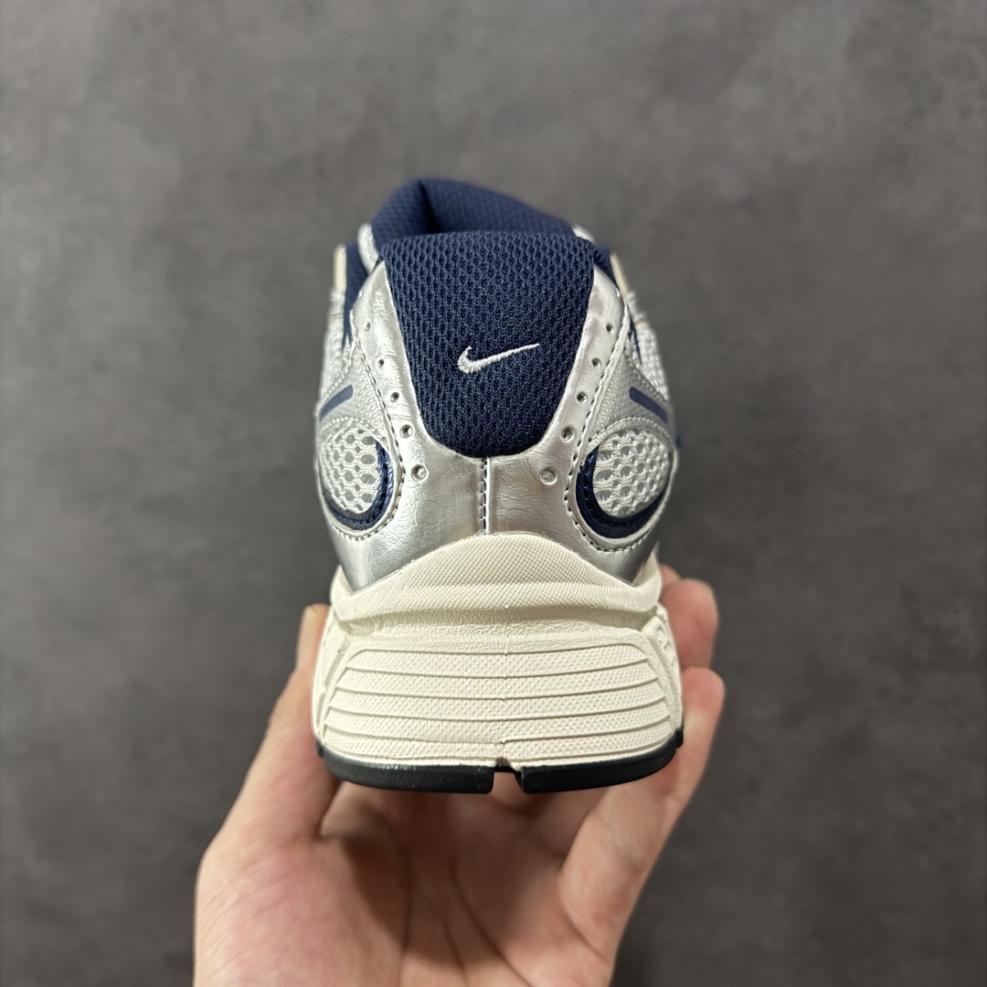 图片[4]-【公司级】NK V5 RNR 舒适百搭防滑耐磨低帮跑步鞋 HJ5228-539 舒适有型适合日常穿着 该鞋款延续千禧年经典设计搭载泡绵中底 厚实而轻盈匠心细节巧搭立体耐克勾标志焕新演绎复古跑鞋 鞋款从千禧年美学汲取灵感 混搭多种材质突显层次感立体感和传统跑步风范 尺码：36 36.5 37.5 38 38.5 39 40 40.5 41 42 42.5 43 44 44.5 45-选品中心