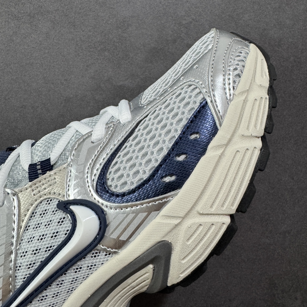 图片[5]-【公司级】NK V5 RNR 舒适百搭防滑耐磨低帮跑步鞋 HJ5228-539 舒适有型适合日常穿着 该鞋款延续千禧年经典设计搭载泡绵中底 厚实而轻盈匠心细节巧搭立体耐克勾标志焕新演绎复古跑鞋 鞋款从千禧年美学汲取灵感 混搭多种材质突显层次感立体感和传统跑步风范 尺码：36 36.5 37.5 38 38.5 39 40 40.5 41 42 42.5 43 44 44.5 45-选品中心