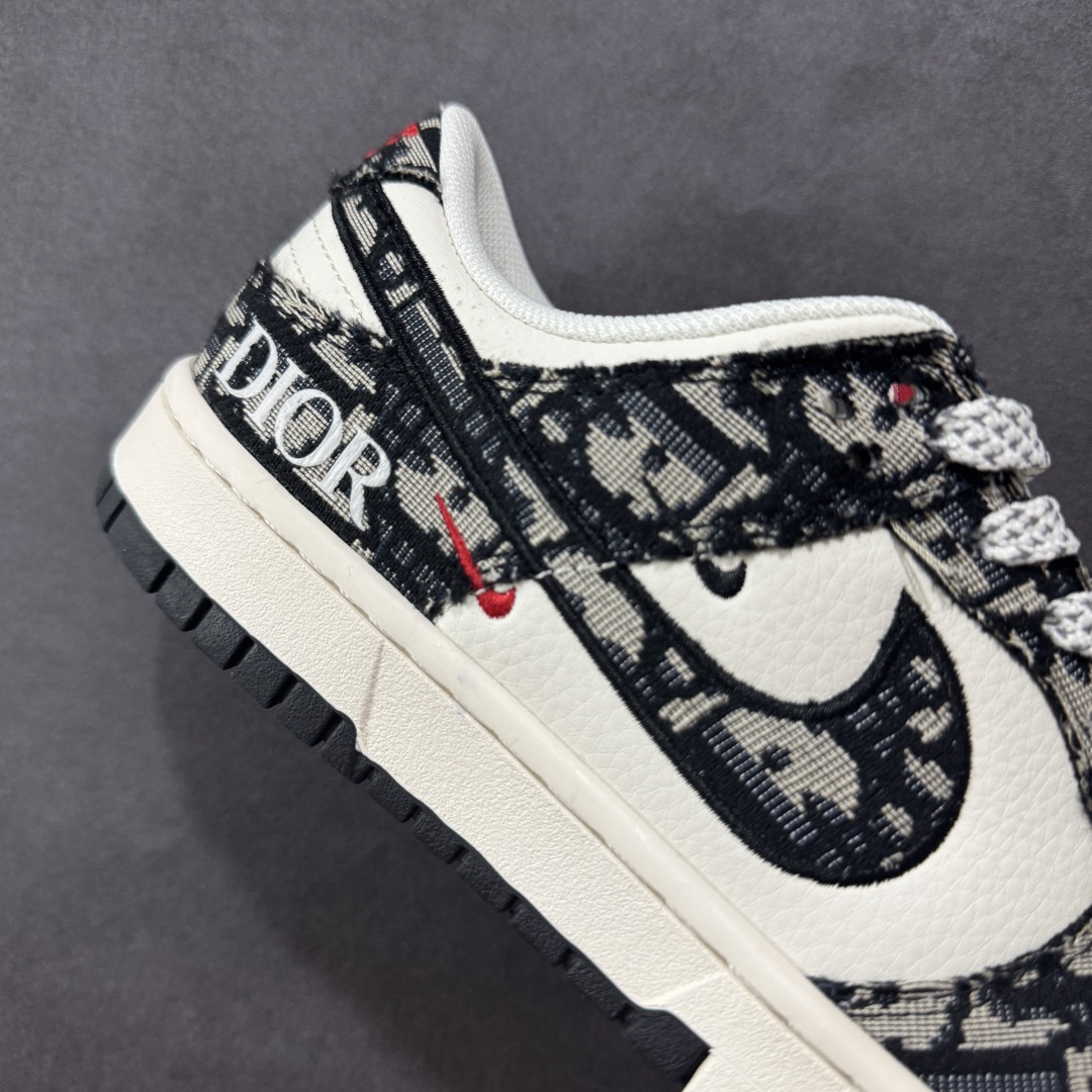 图片[6]-【定制版】Dior x Nike SB Dunk Low 迪奥联名-黑白字母印花 大厂出品 极力推荐 原装头层材料 独家版型蒸餾加工帶來的是更好的视觉和脚感体验大厂纯原品质出货 清洁度 电绣工艺 皮料切割干净无任何毛边 细节完美 货号：SJ2558-015 尺码：36 36.5 37.5 38 38.5 39 40 40.5 41 42 42.5 43 44 44.5 45-选品中心