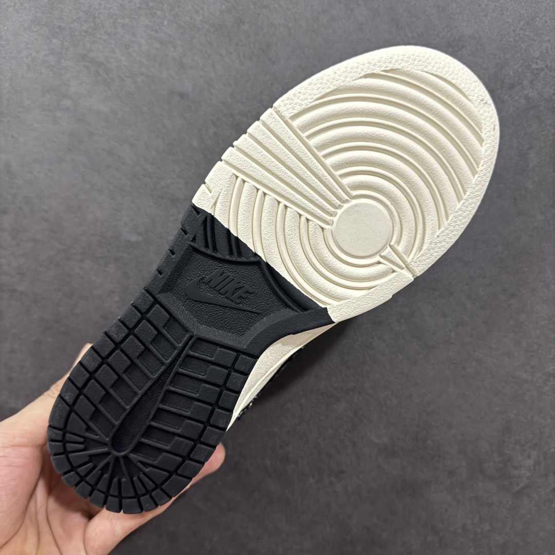 图片[9]-【定制版】Dior x Nike SB Dunk Low 迪奥联名-黑白字母印花 大厂出品 极力推荐 原装头层材料 独家版型蒸餾加工帶來的是更好的视觉和脚感体验大厂纯原品质出货 清洁度 电绣工艺 皮料切割干净无任何毛边 细节完美 货号：SJ2558-015 尺码：36 36.5 37.5 38 38.5 39 40 40.5 41 42 42.5 43 44 44.5 45-选品中心