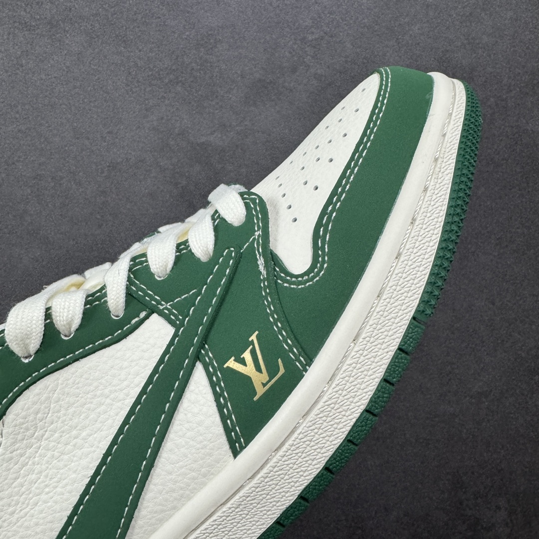 图片[5]-【定制版】Travis Scott x Fragment Design x Air Jordan 1 Low OG SP AJ1 乔1 LV联名 绿黄尾 低帮文化休闲板鞋 ZH2598-161  #多方联名合作融合了Travis Scott 独特的音乐风格，藤原浩个性的设计风格以及Jordan品牌的经典元素 使其成为一双具有独特身份和价值的鞋子 清新而立体的外观加上联名标识更突出了其独特身份 这种配色方案显示出活力和时尚感 在视觉上引人注目 鞋身的质感和细腻的细节处理使其显得高端而格调十足 这款“倒钩”联名是设计与创意完美结合 融合多方的个性风格是一款备受瞩目的潮流鞋款  尺码：36 36.5 37.5 38 38.5 39 40 40.5 41 42 42.5 43 44 44.5 45-选品中心