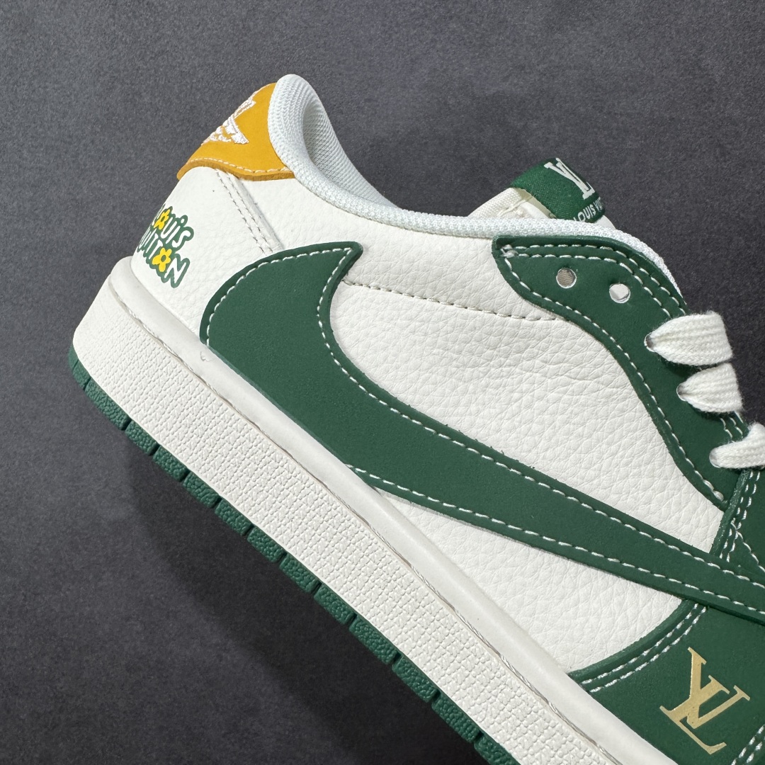 图片[6]-【定制版】Travis Scott x Fragment Design x Air Jordan 1 Low OG SP AJ1 乔1 LV联名 绿黄尾 低帮文化休闲板鞋 ZH2598-161  #多方联名合作融合了Travis Scott 独特的音乐风格，藤原浩个性的设计风格以及Jordan品牌的经典元素 使其成为一双具有独特身份和价值的鞋子 清新而立体的外观加上联名标识更突出了其独特身份 这种配色方案显示出活力和时尚感 在视觉上引人注目 鞋身的质感和细腻的细节处理使其显得高端而格调十足 这款“倒钩”联名是设计与创意完美结合 融合多方的个性风格是一款备受瞩目的潮流鞋款  尺码：36 36.5 37.5 38 38.5 39 40 40.5 41 42 42.5 43 44 44.5 45-选品中心