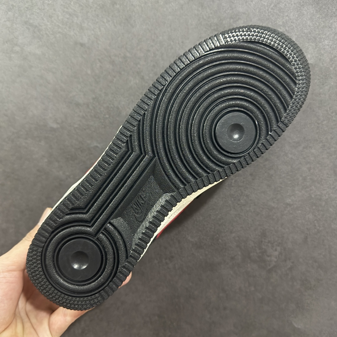 图片[9]-【定制版】海外限量发售！公司级NIke Air Force 1 \’07 Low LV联名-白红黑牛仔 空军一号低帮 运动鞋 休闲鞋 折边针车 工艺难度大 原楦头原纸板 原装鞋盒 定制五金配件 原厂鞋底 超高清洁度 细节完美 货号：ZD1988-002 尺码：36 36.5 37.5 38 38.5 39 40 40.5 41 42 42.5 43 44 44.5 45-选品中心