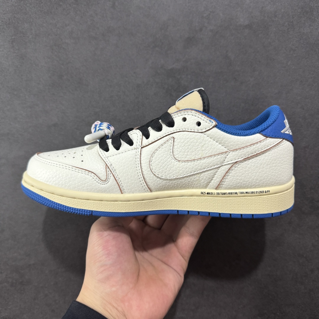 图片[2]-【K版】Air Travis Scott x Air Jordan AJ1 Low OG SP TS联名倒钩低帮 白蓝闪电2.0 DM7866-104 市场第二梯队最强版 原鞋开发 原楦原纸板开发 全鞋电脑针车 原厂内置全掌气垫 原盒内在原标 唯一Zp原版鞋带绑法 免检产品 全新2022版型 全头层皮料 完美零毛边处理 原厂配置全掌气垫 价格定位良心 新配色陆续出货 尺码：36 36.5 37.5 38 38.5 39 40 40.5 41 42 42.5 43 44 44.5 45-选品中心